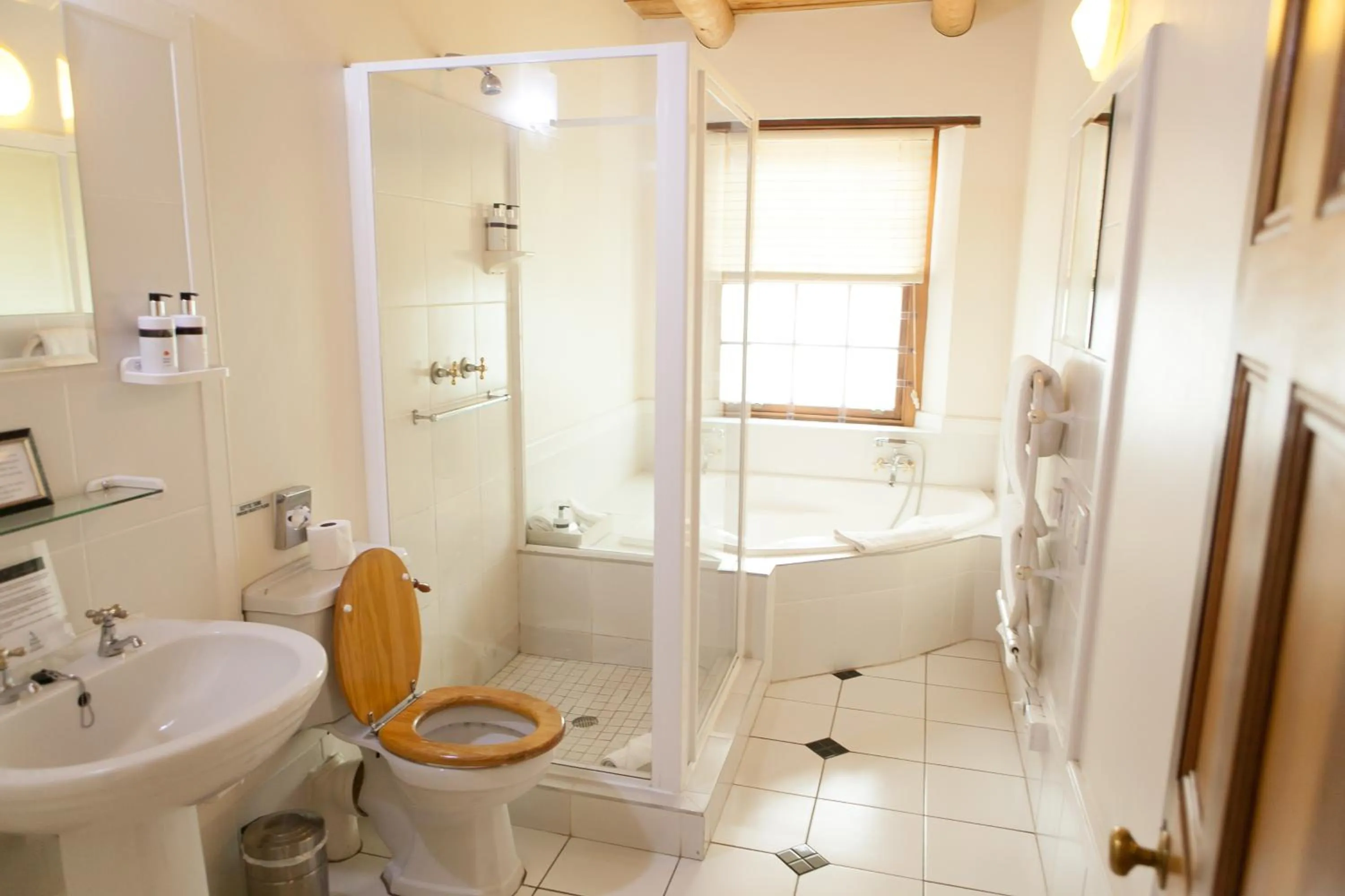 Bathroom in Basse Provence Country House