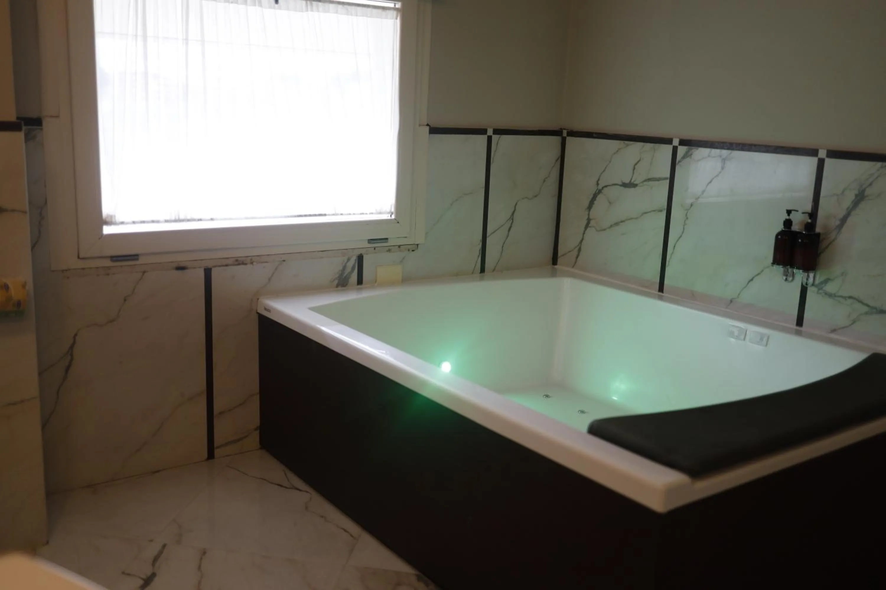 Hot Tub in Virginia Resort & Spa - Adults Only