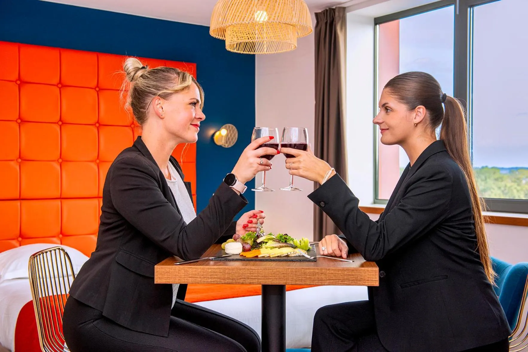 Photo of the whole room in Le Green des Impressionnistes