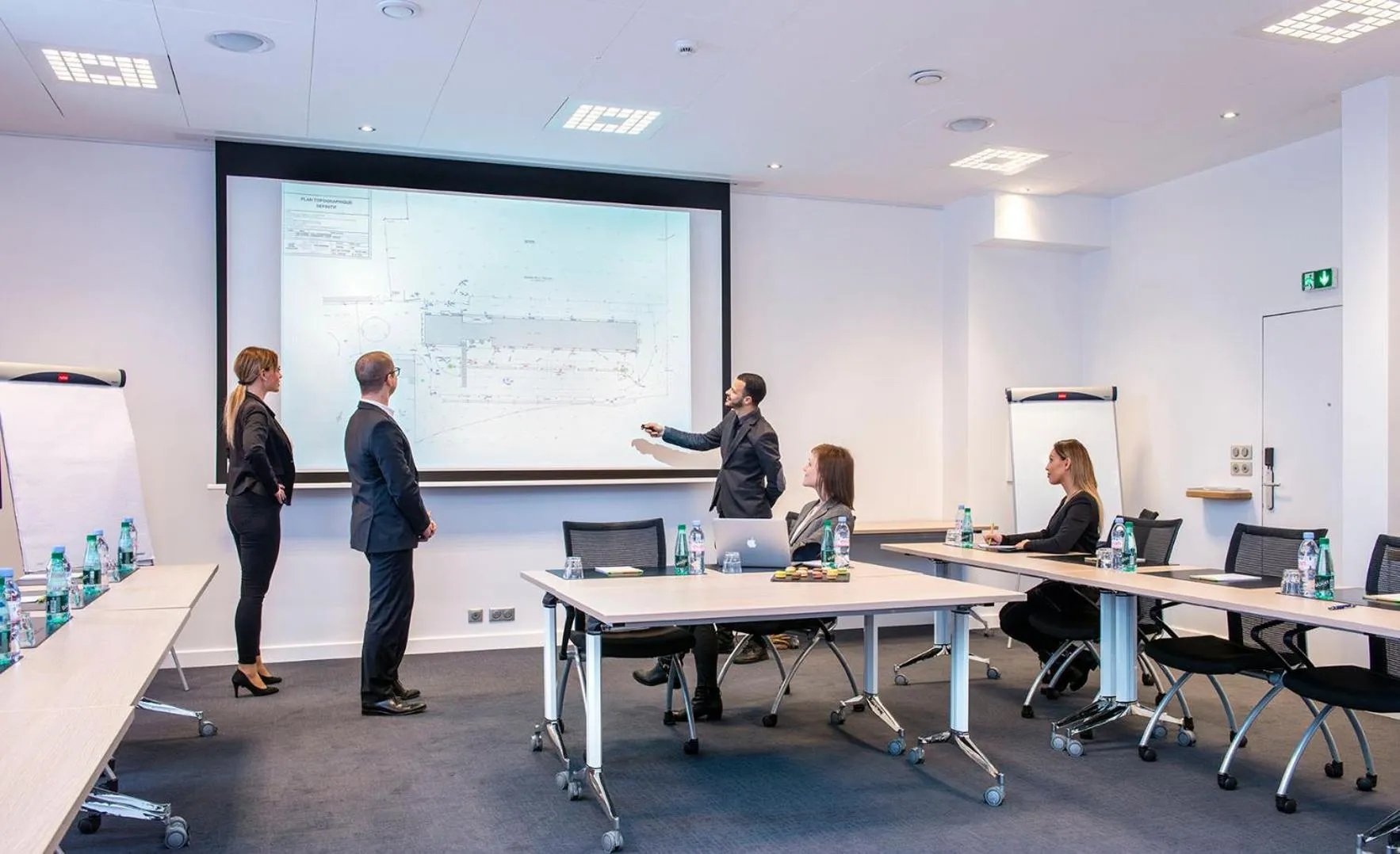 People in Le Green des Impressionnistes