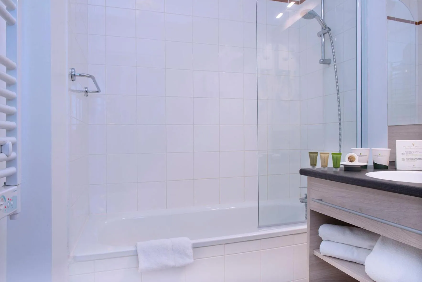 Bathroom in Le Green des Impressionnistes