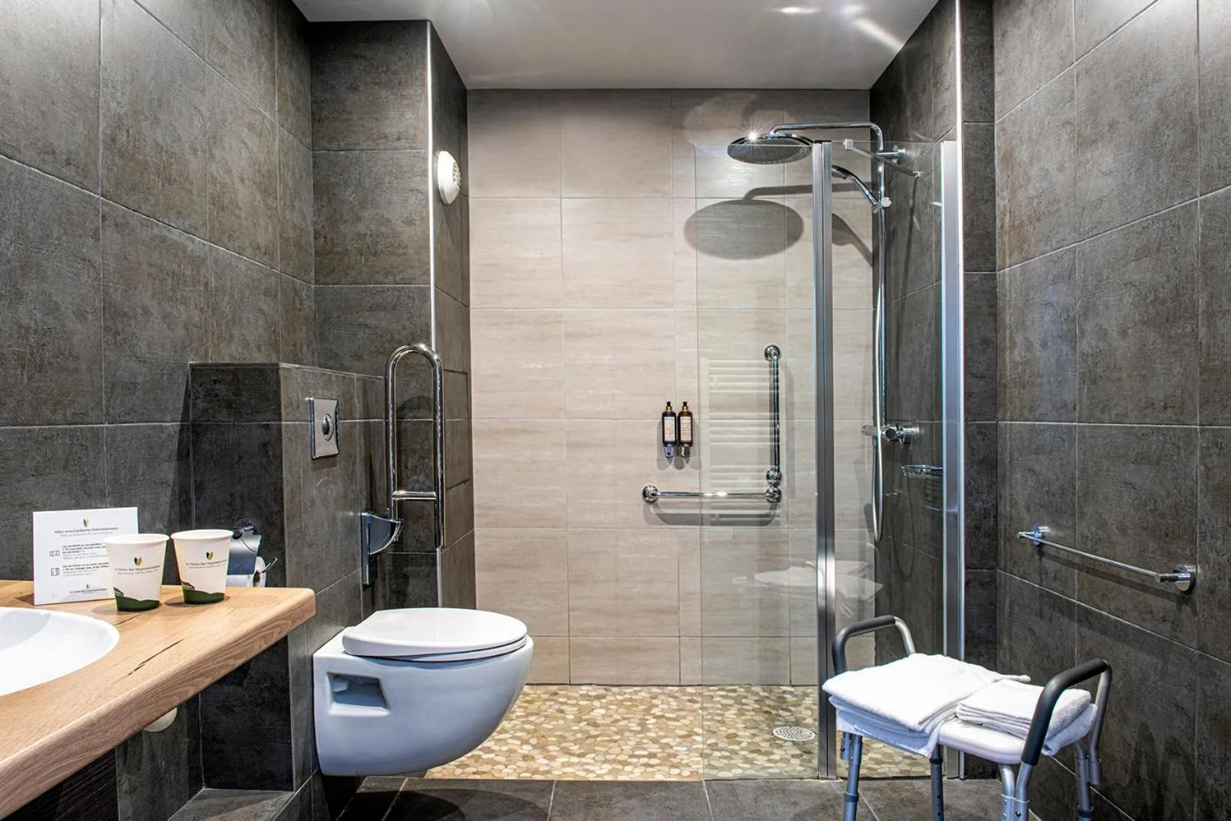 Shower in Le Green des Impressionnistes - Cergy-Pontoise