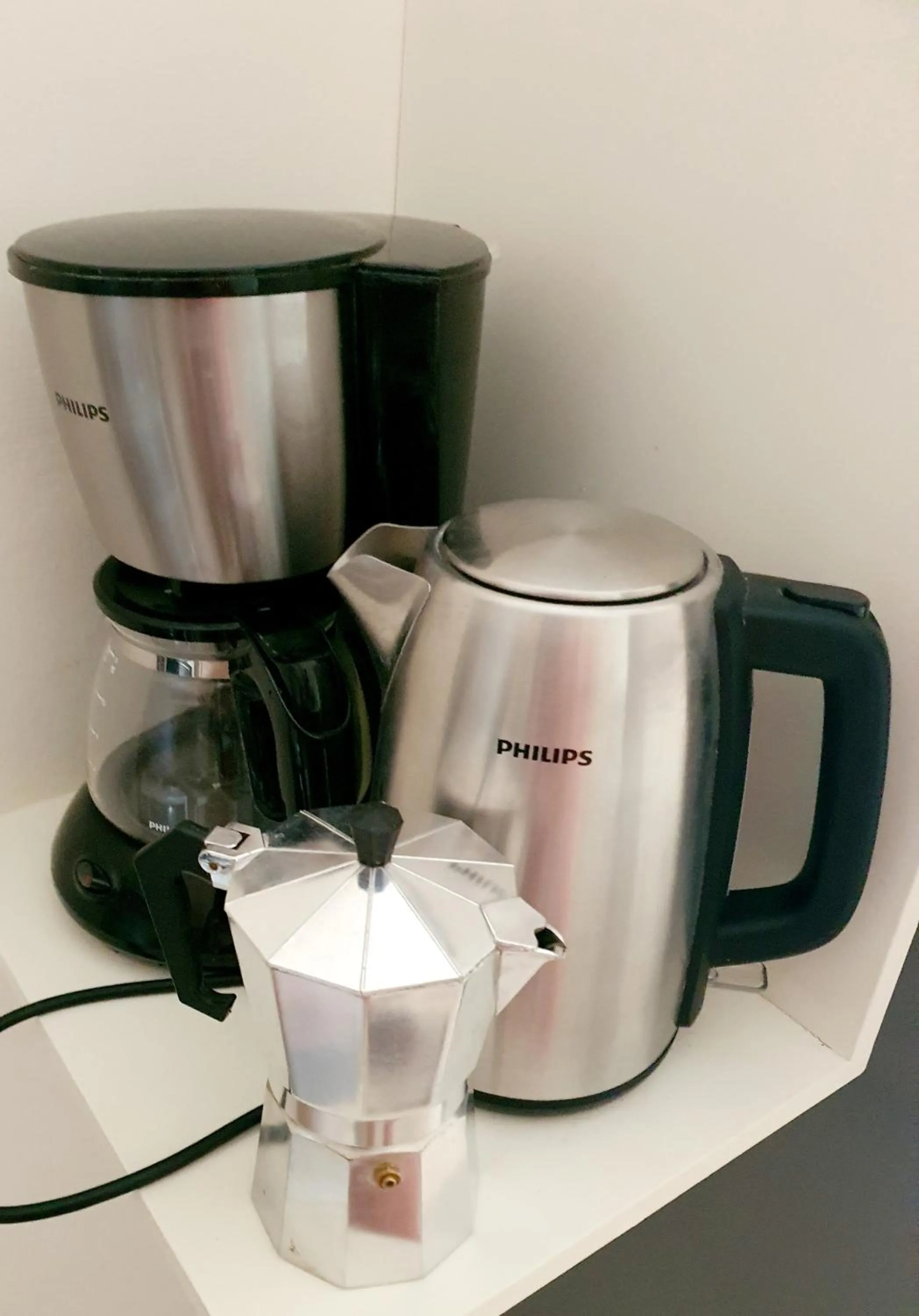 Coffee/tea facilities in BELLA De LUX APTS