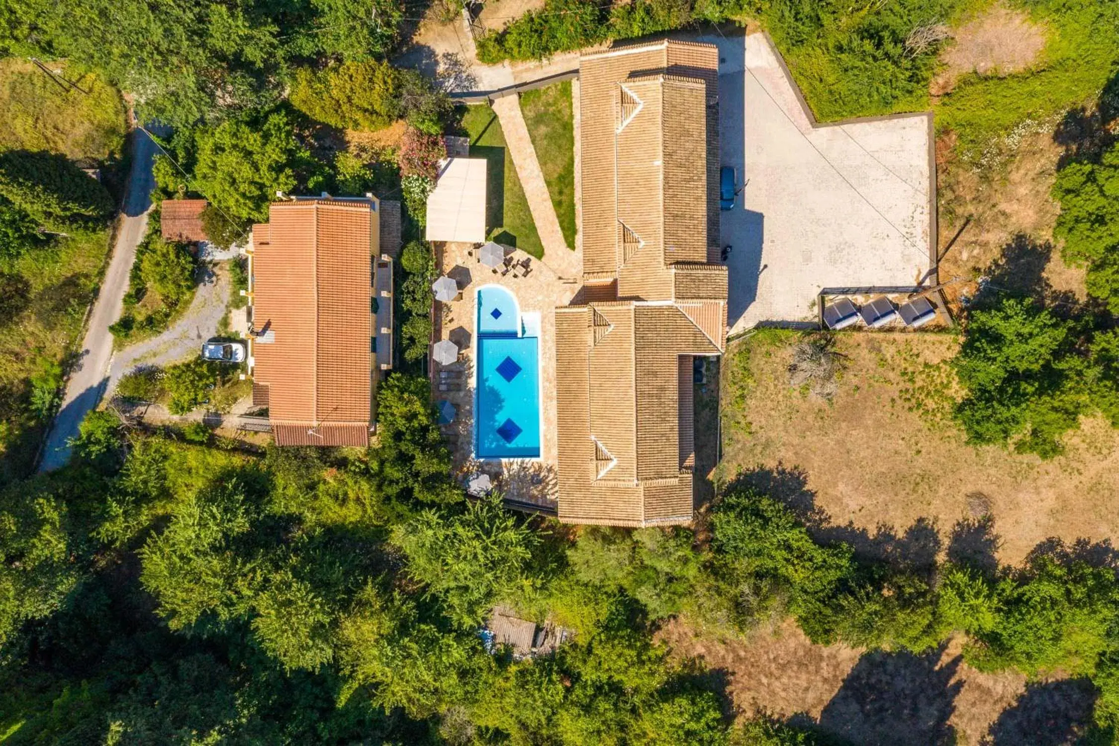 Property building in BELLA De LUX APTS Property building in BELLA De LUX APTS