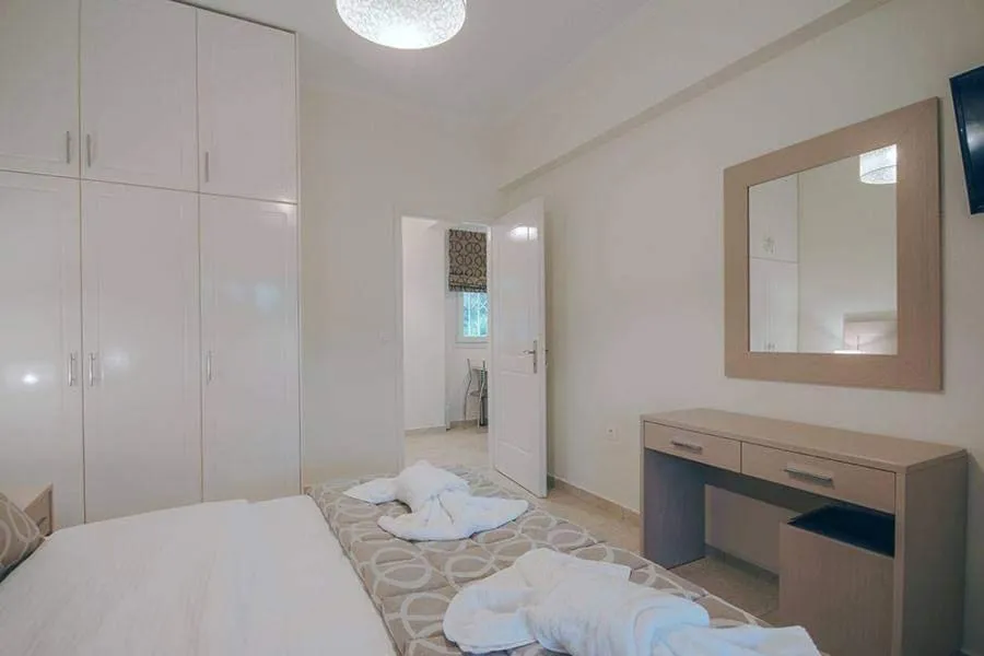 Bed in BELLA De LUX APTS