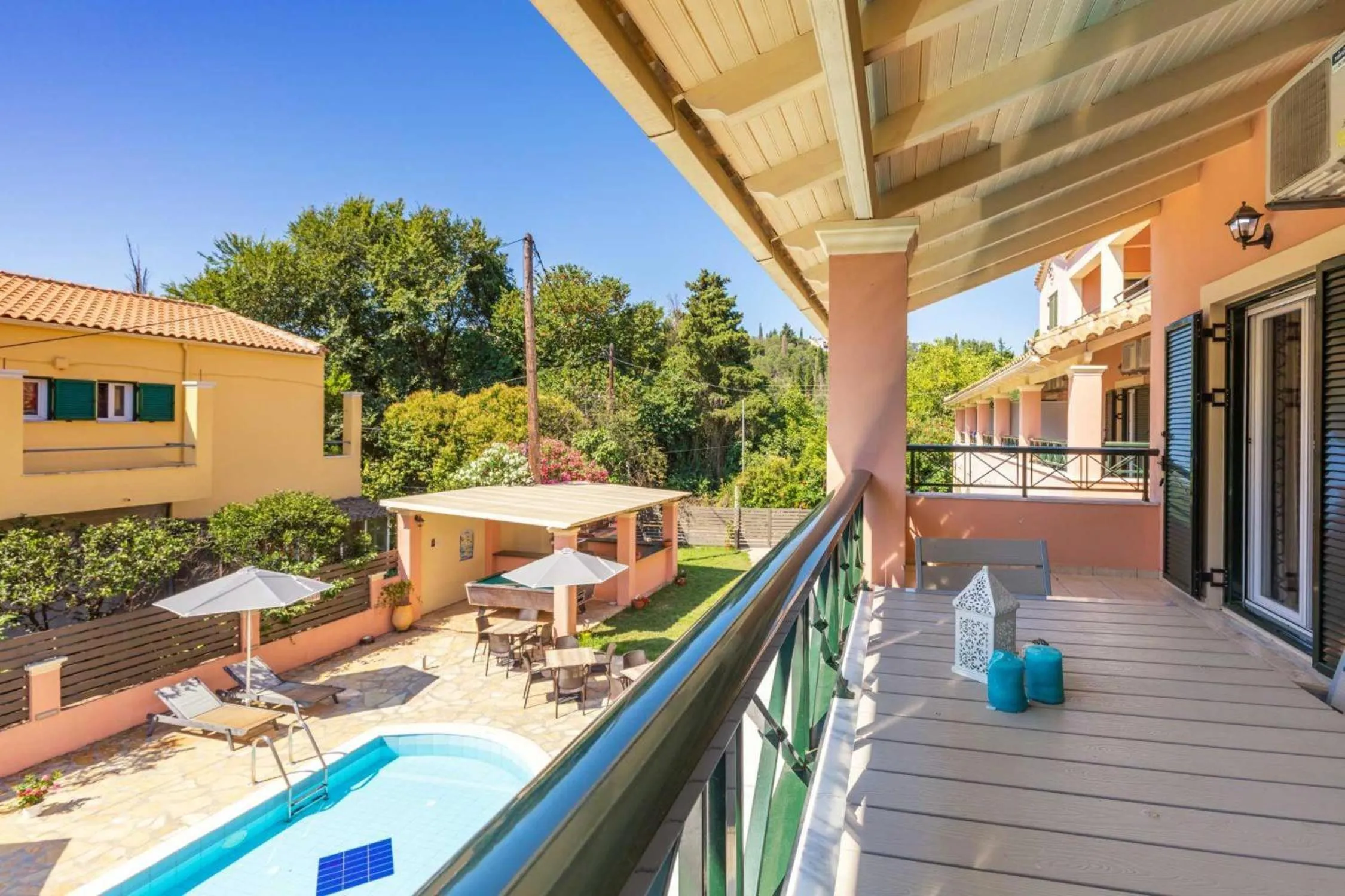 Garden in BELLA De LUX APTS