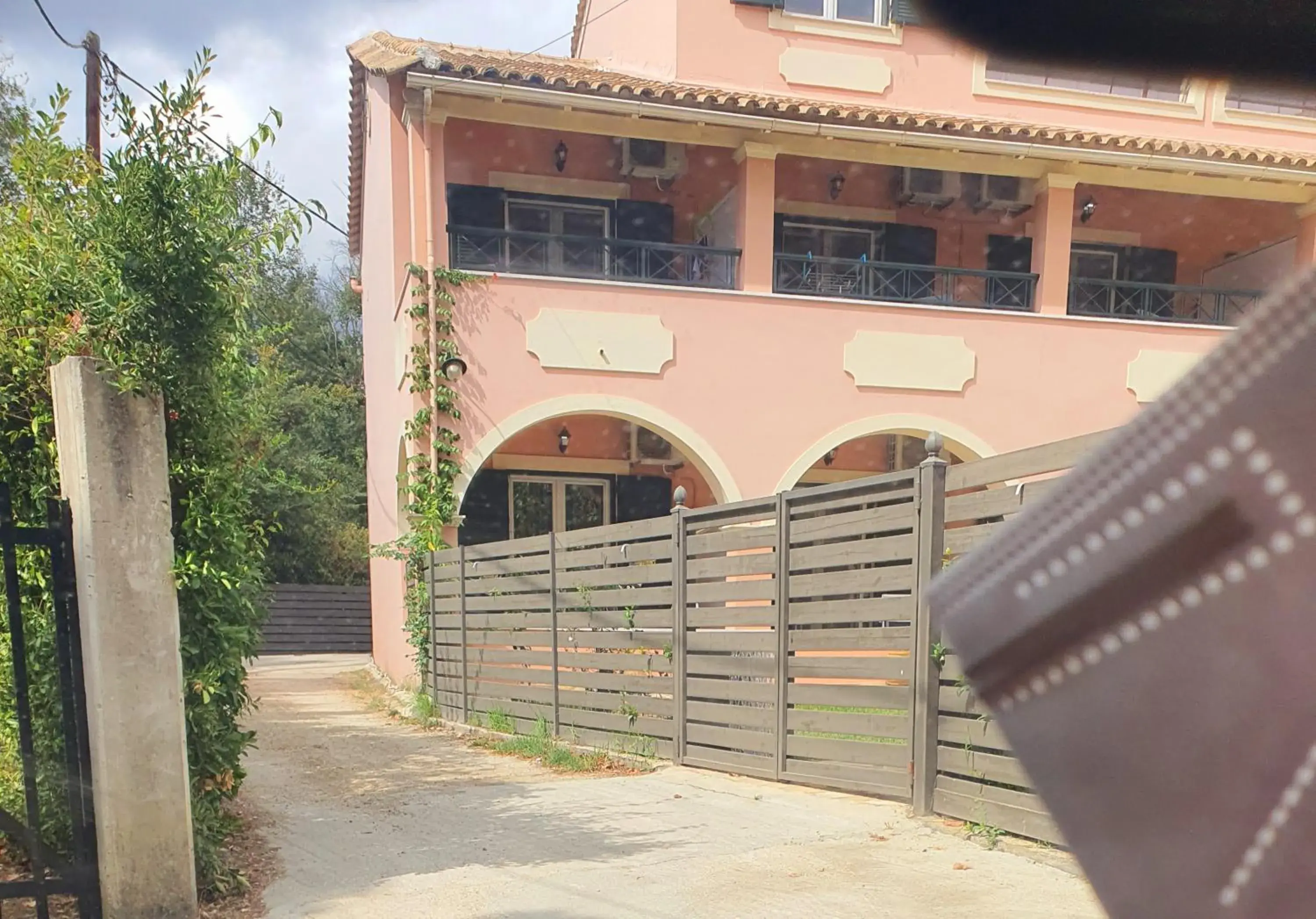 Quiet street view in BELLA De LUX APTS Quiet street view in BELLA De LUX APTS