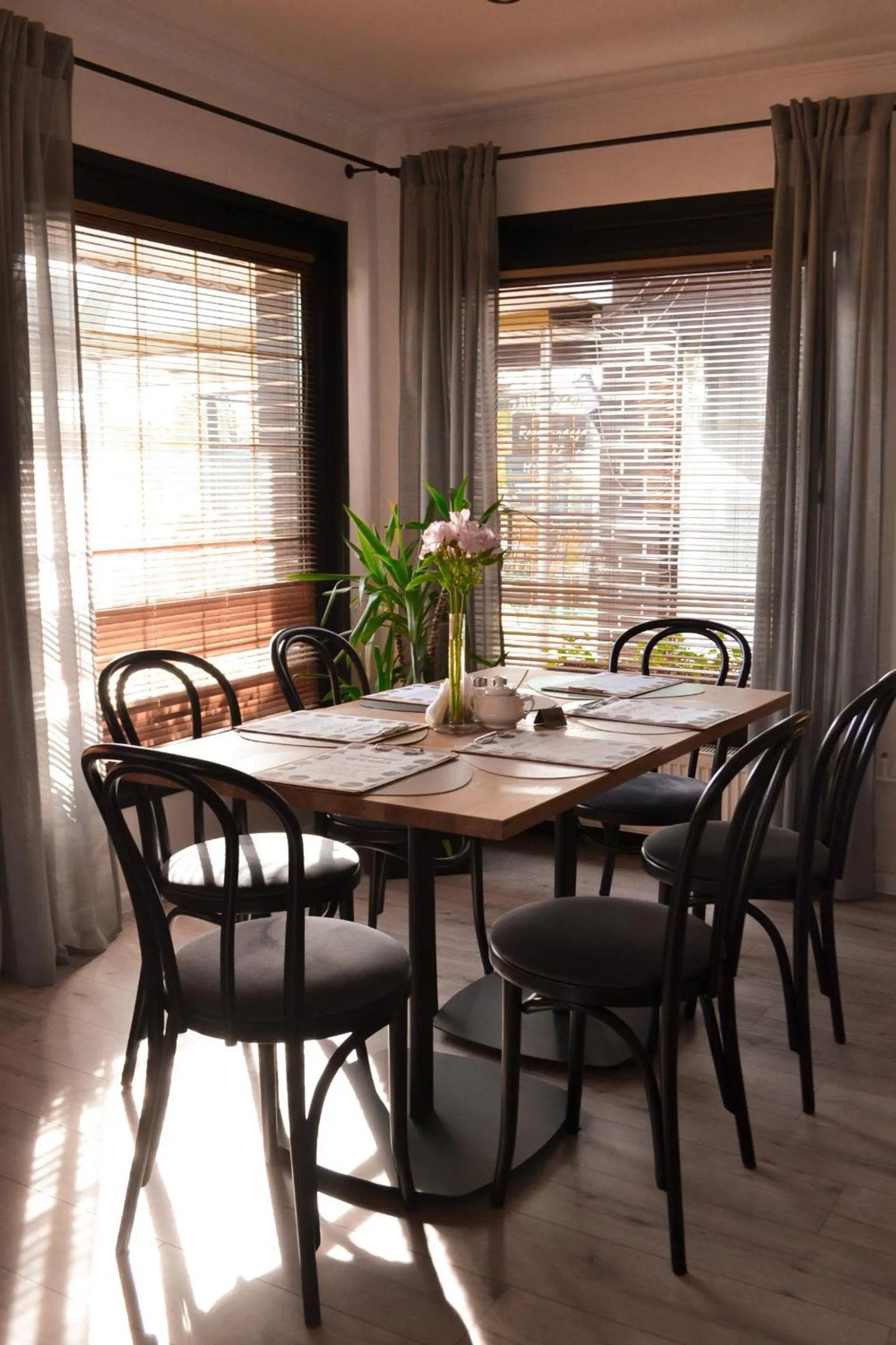 Restaurant/places to eat in Hotel Astra Tajemniczy Ogród