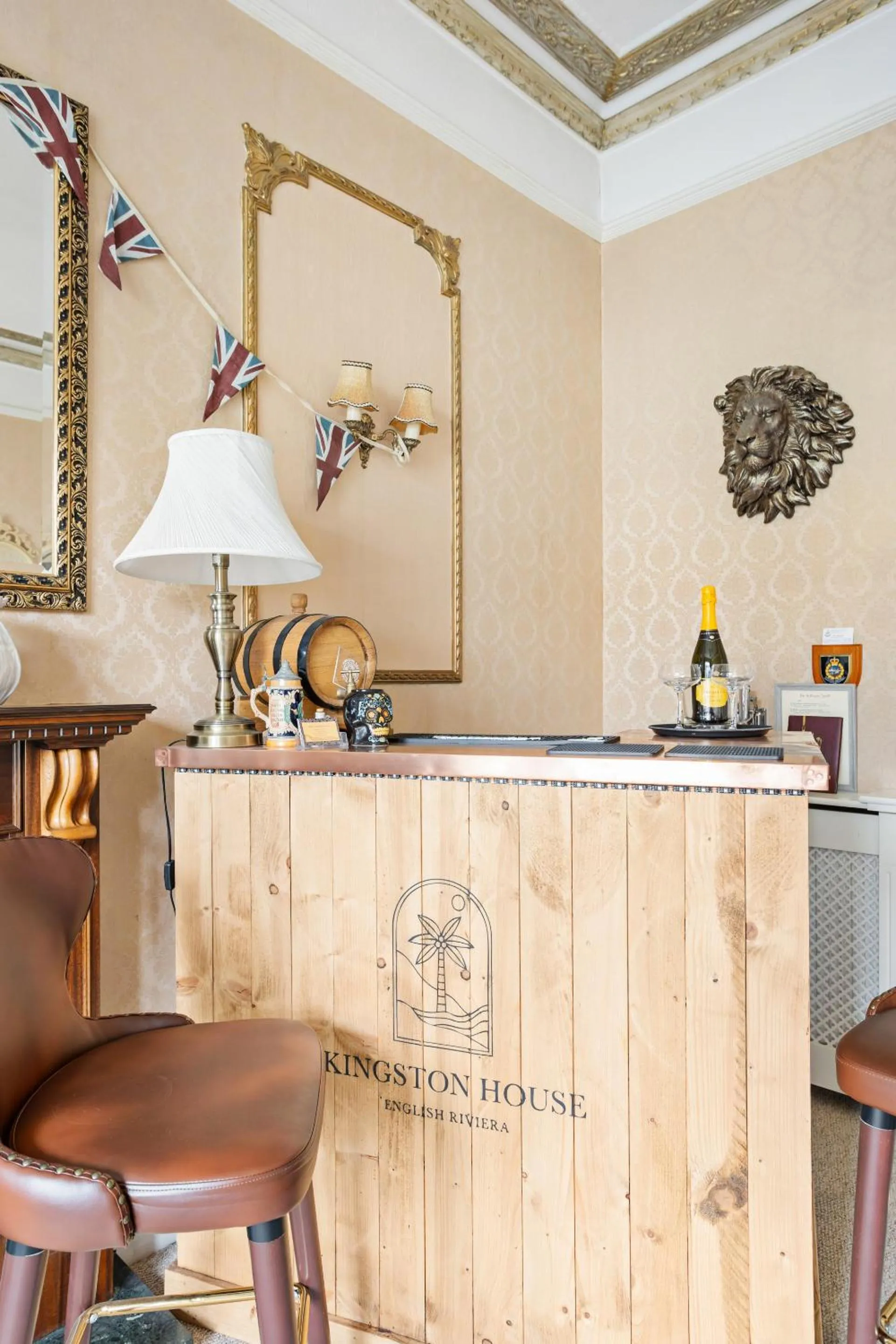 Lounge or bar in Kingston House