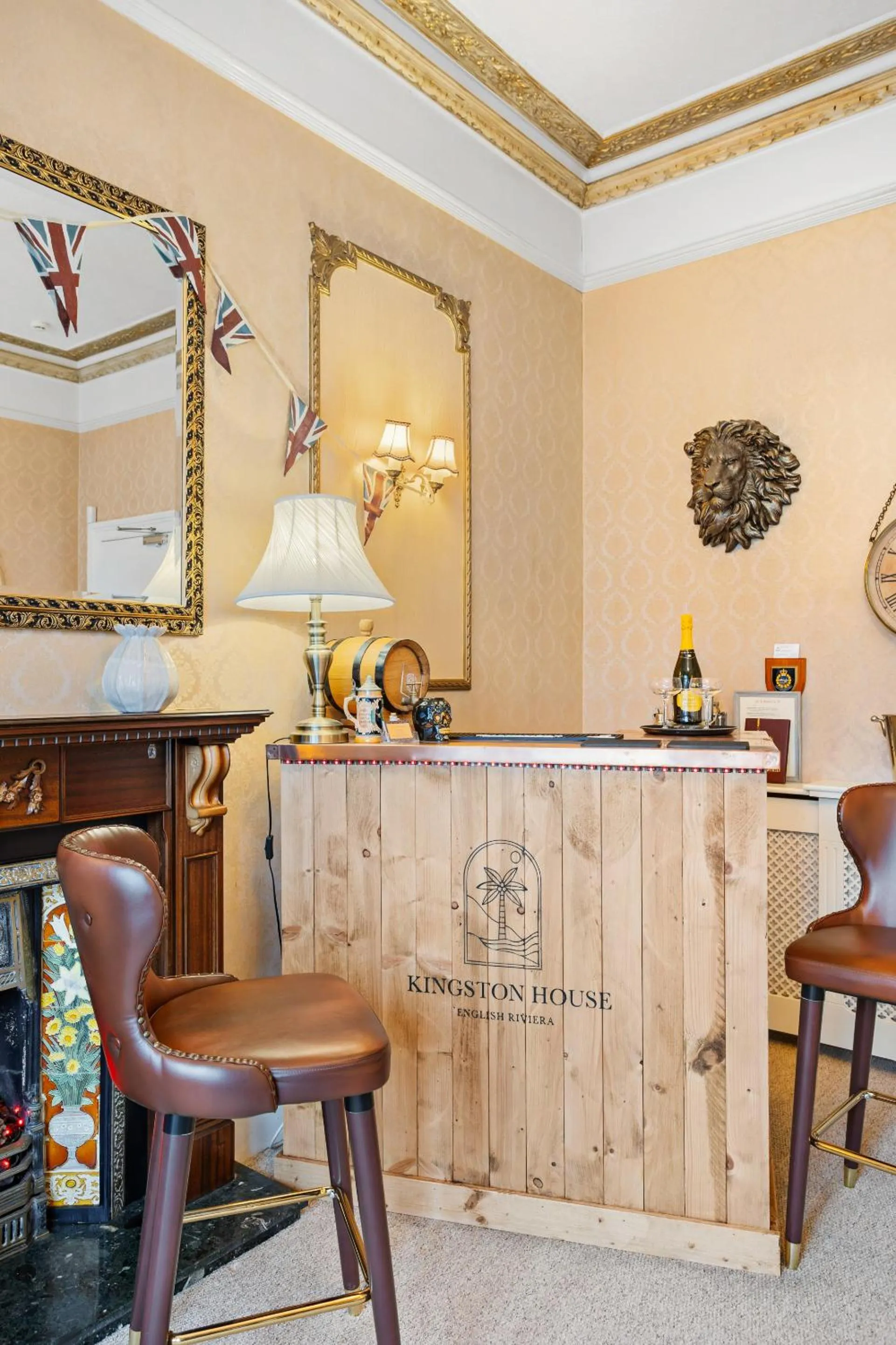 Lounge or bar in Kingston House