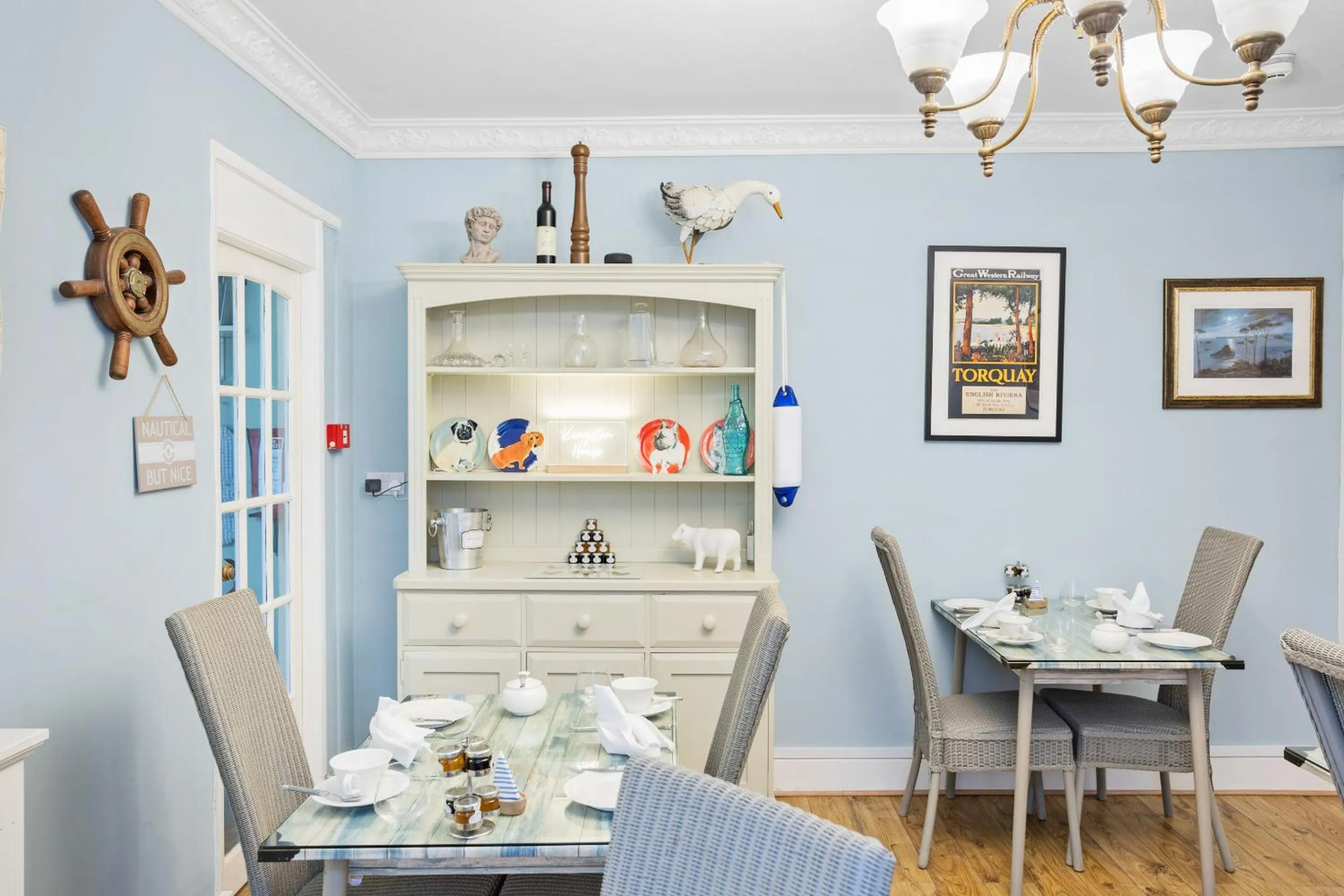 Restaurant/places to eat in Kingston House