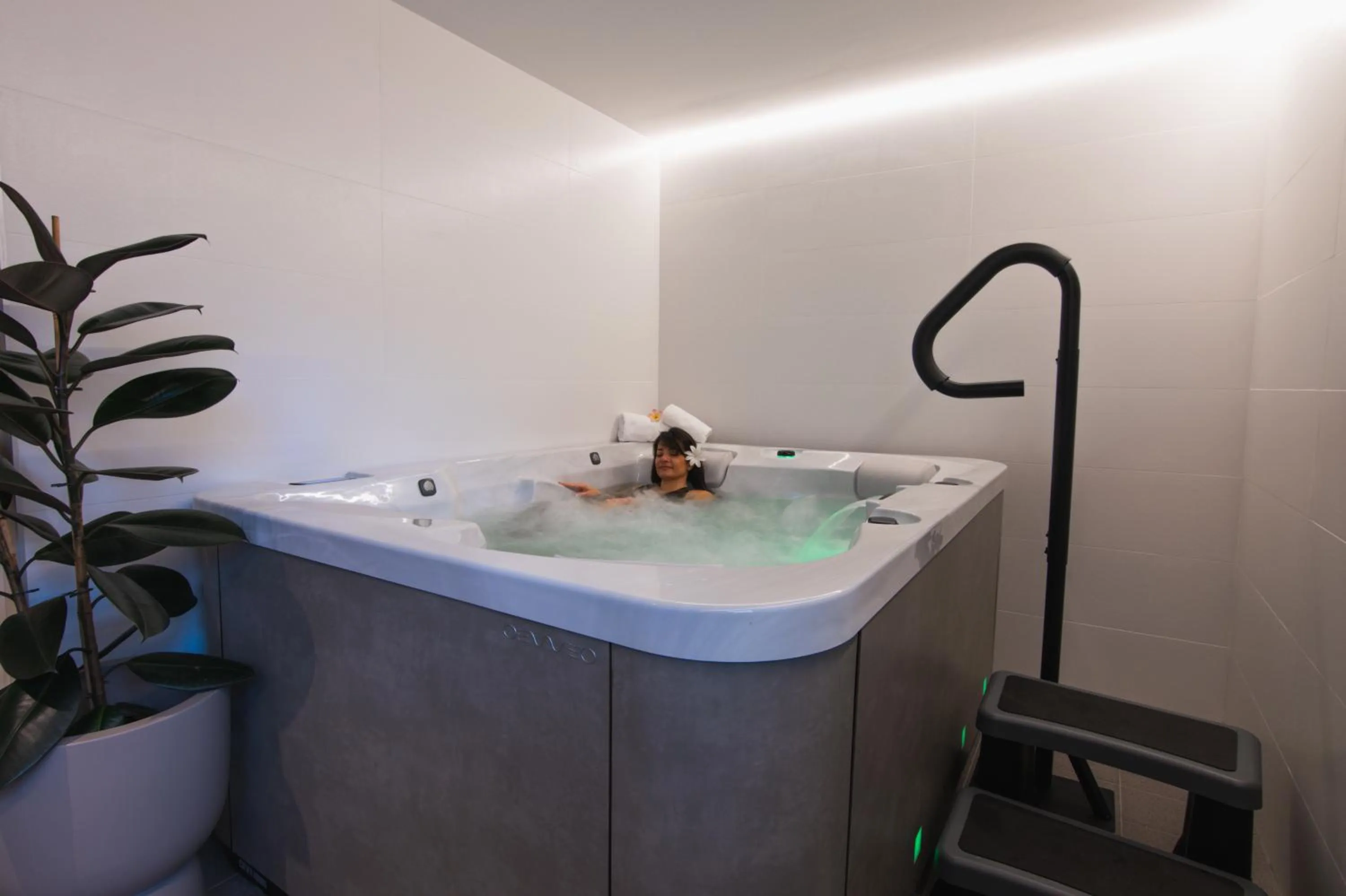Spa and wellness centre/facilities in The Originals City, Ara Hôtel, Landerneau