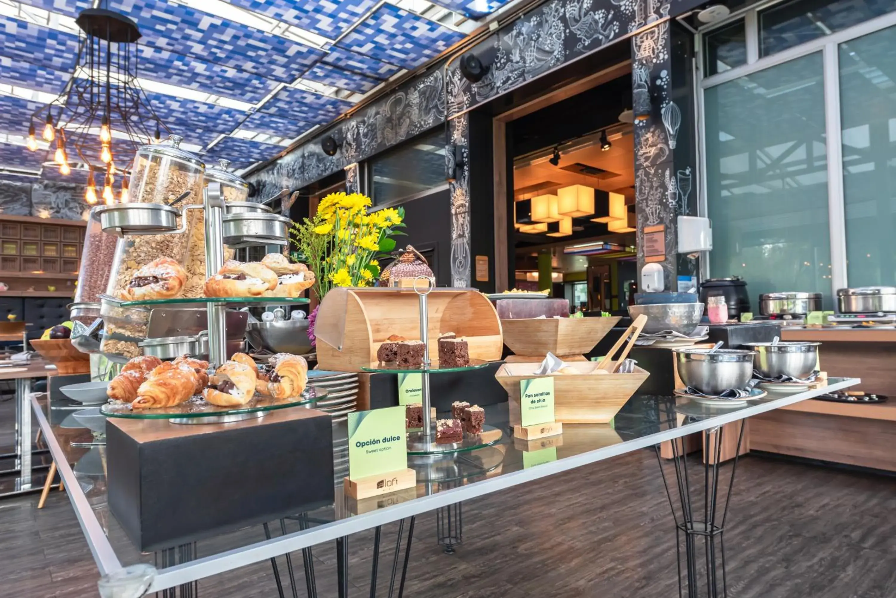 Restaurant/places to eat in Aloft Bogotá Airport Restaurant/places to eat in Aloft Bogotá Airport