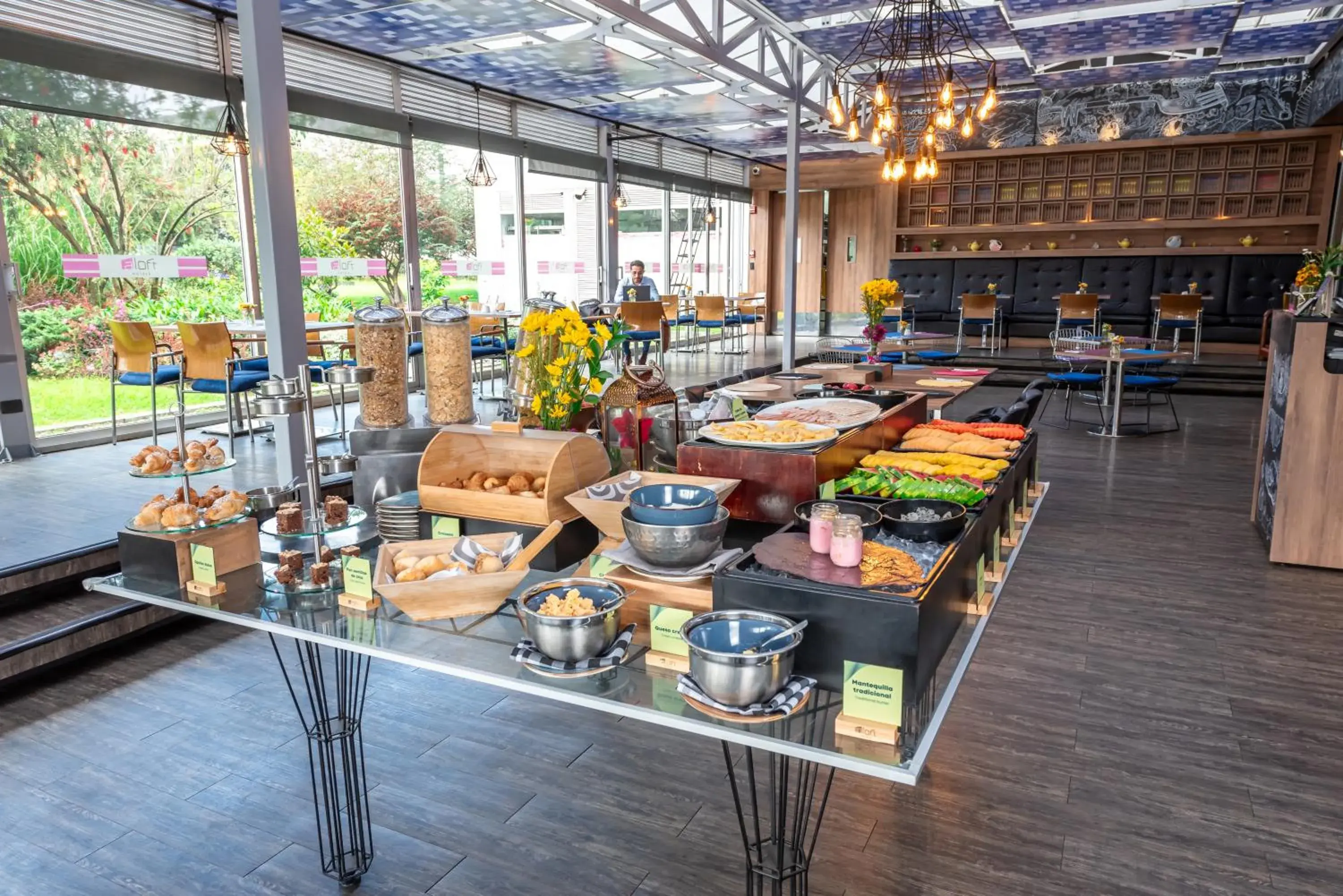 Restaurant/places to eat in Aloft Bogotá Airport Restaurant/places to eat in Aloft Bogotá Airport