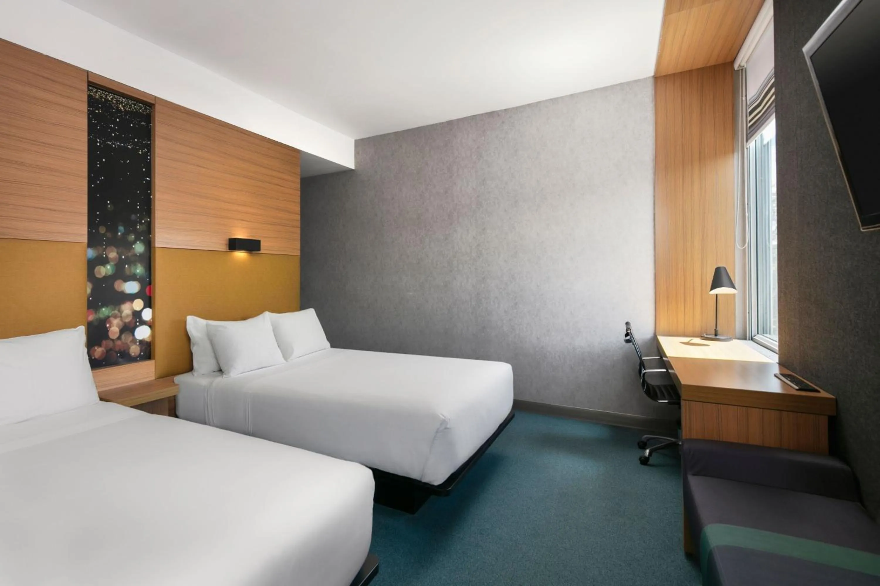 Photo of the whole room, Bed in Aloft Bogotá Airport