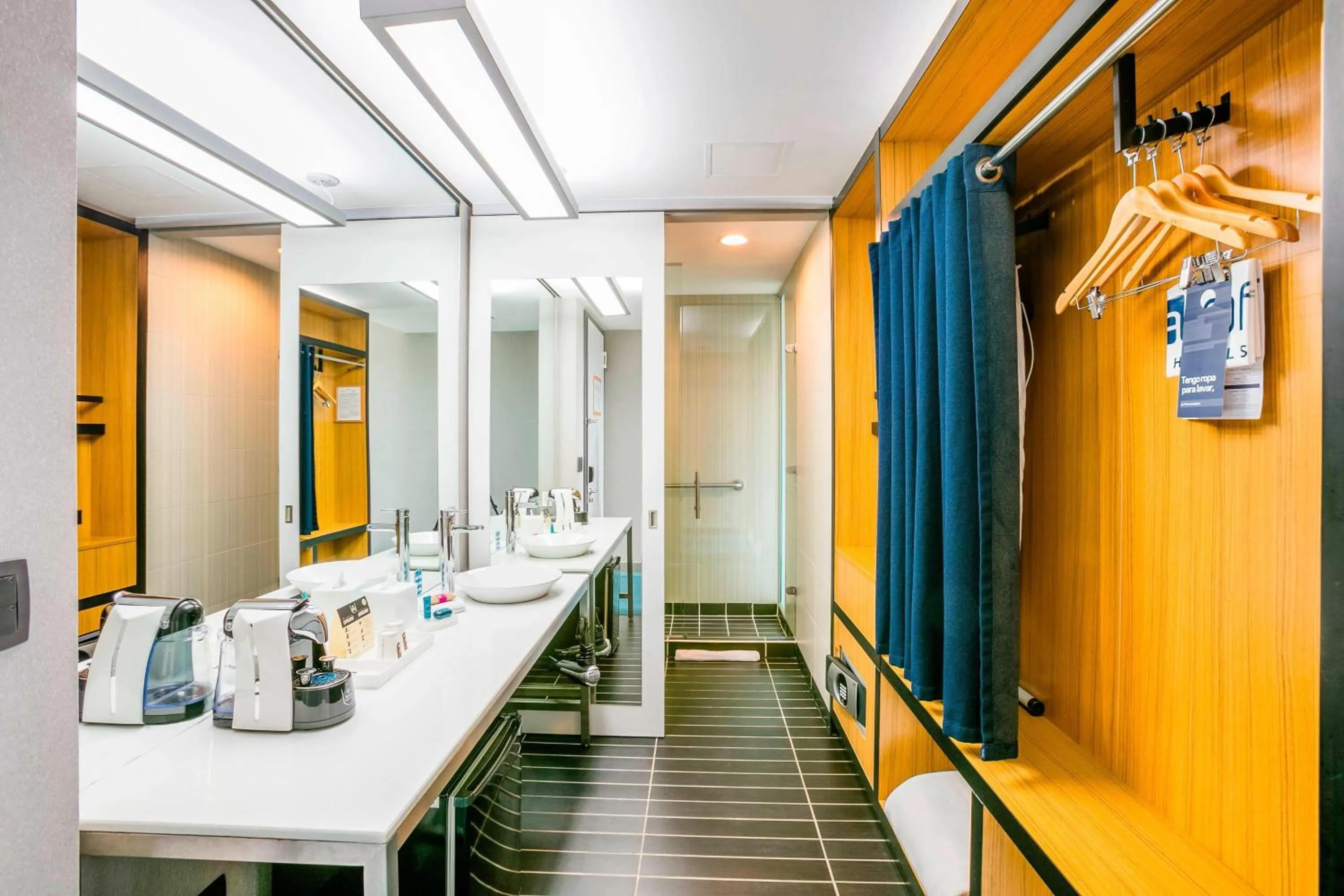 Bathroom in Aloft Bogotá Airport
