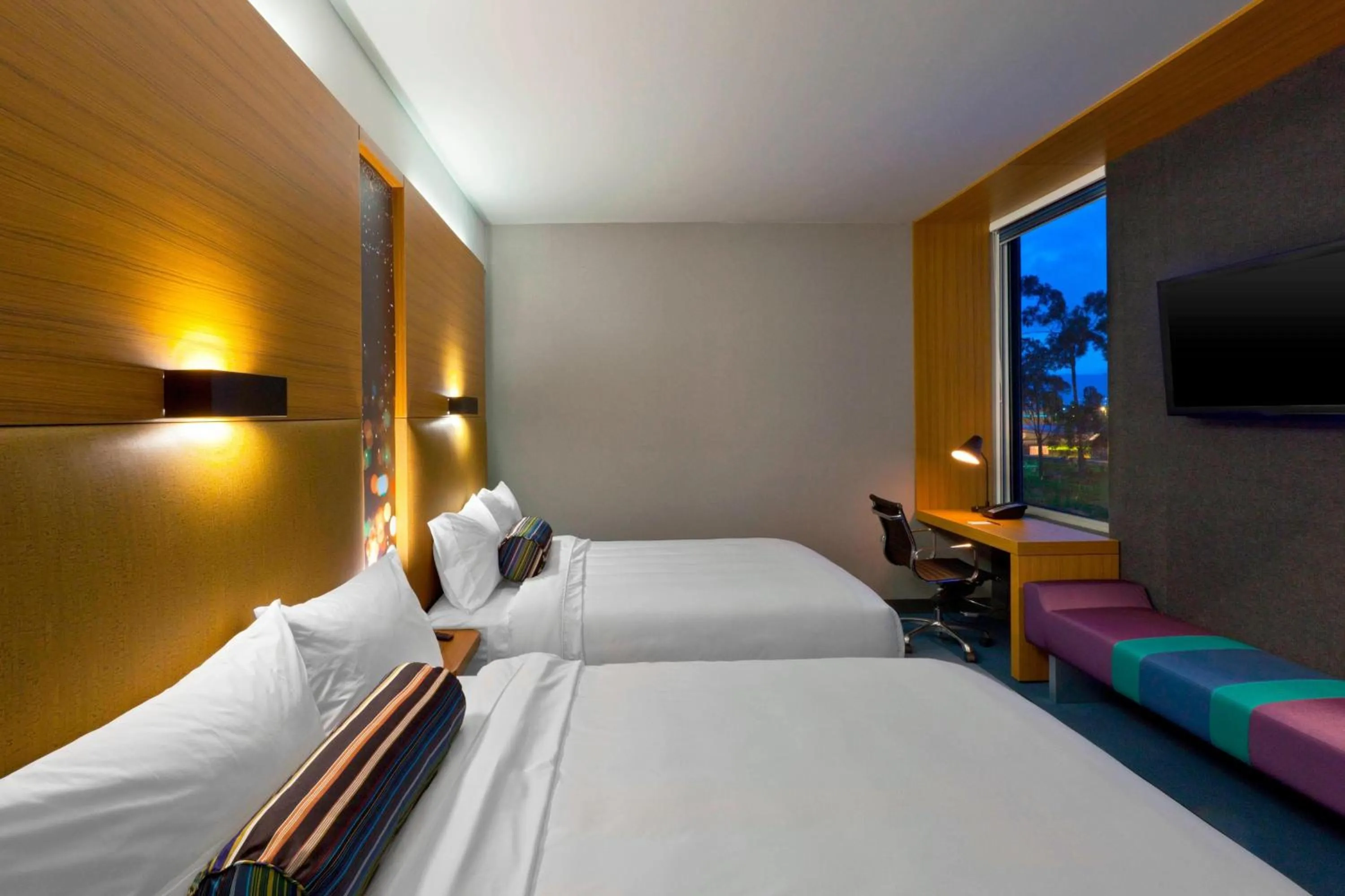 Photo of the whole room, Bed in Aloft Bogotá Airport