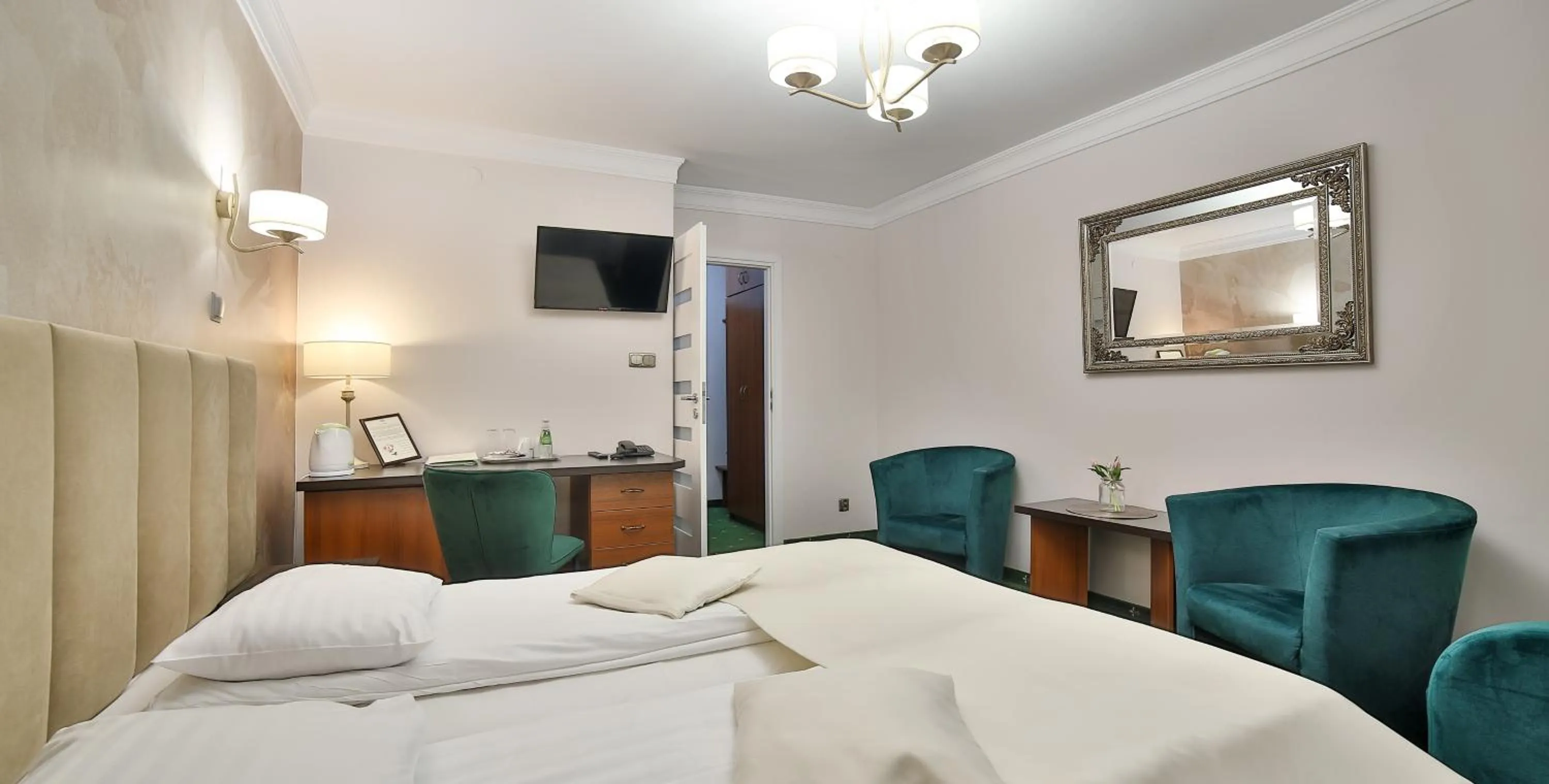 TV and multimedia, Bed in Hotel Wiosna