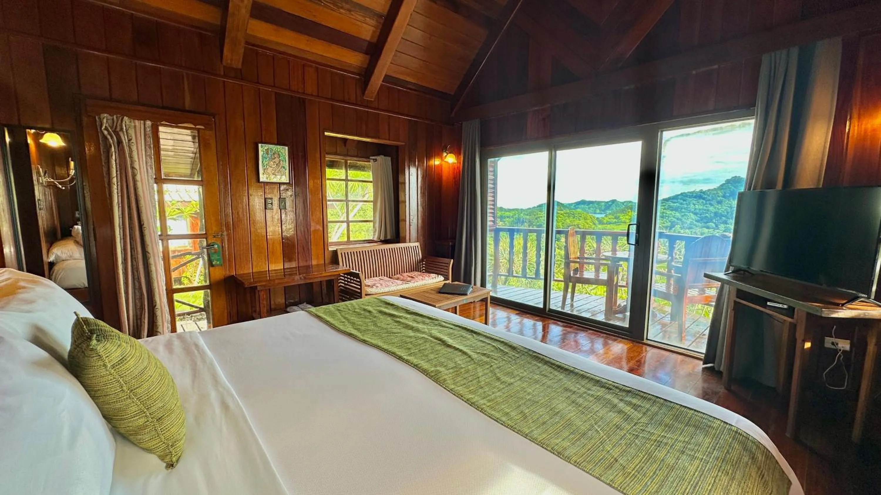 Bedroom, Bed in Palau Carolines Resort