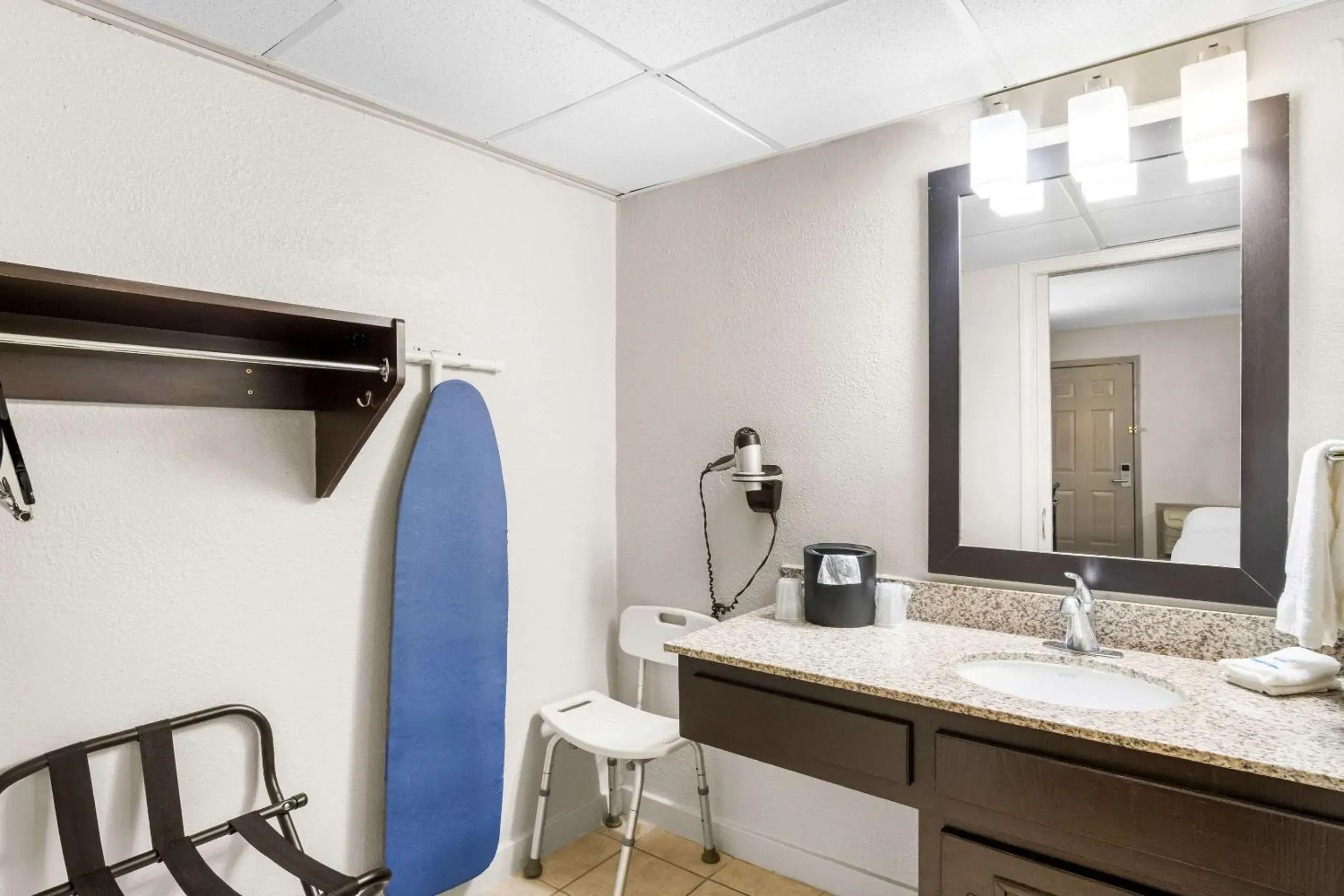 Bedroom in Rodeway Inn Waco Downtown near University Bedroom in Rodeway Inn Waco Downtown near University