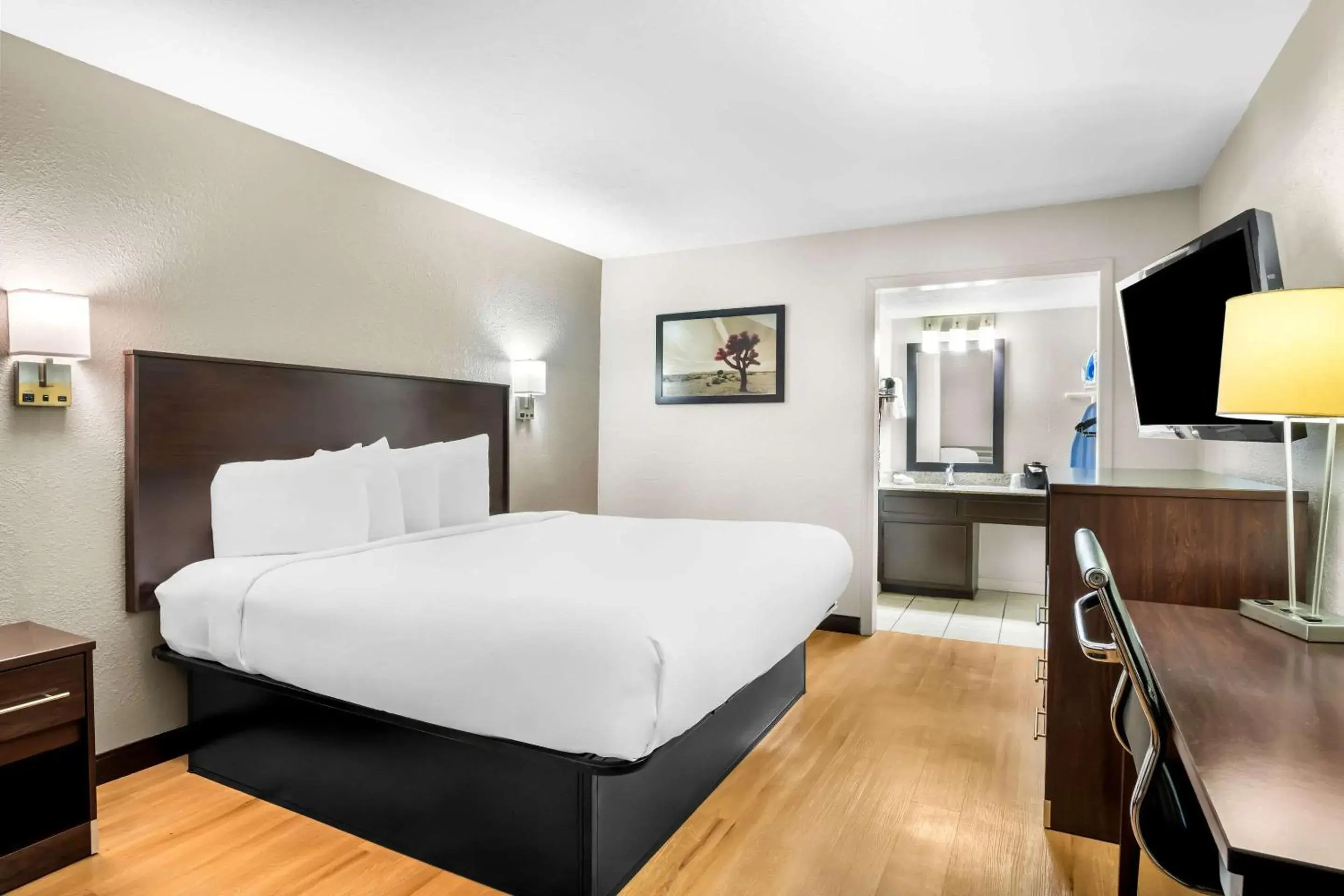 Bedroom, Bed in Rodeway Inn Waco Downtown near University Bedroom, Bed in Rodeway Inn Waco Downtown near University