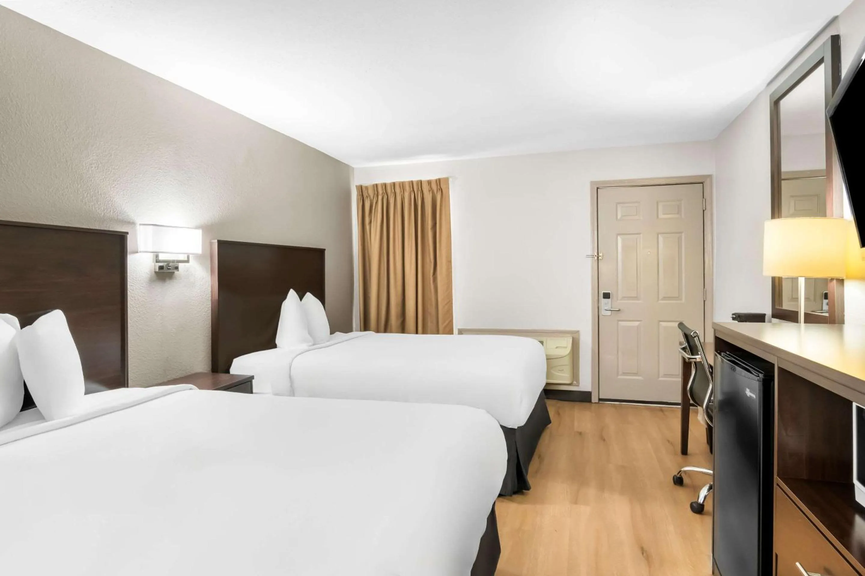 Bedroom, Bed in Rodeway Inn Waco Downtown near University