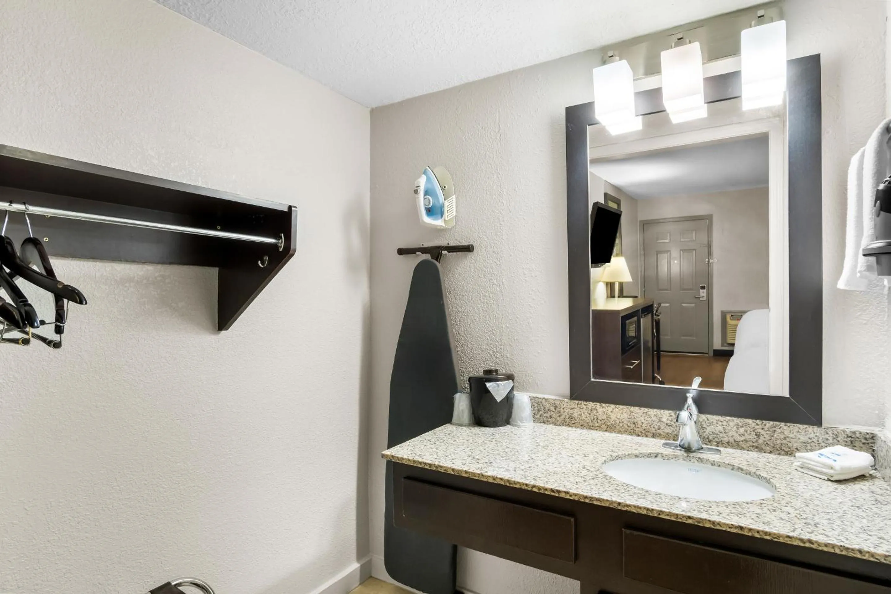 Rodeway Inn Waco Downtown near University