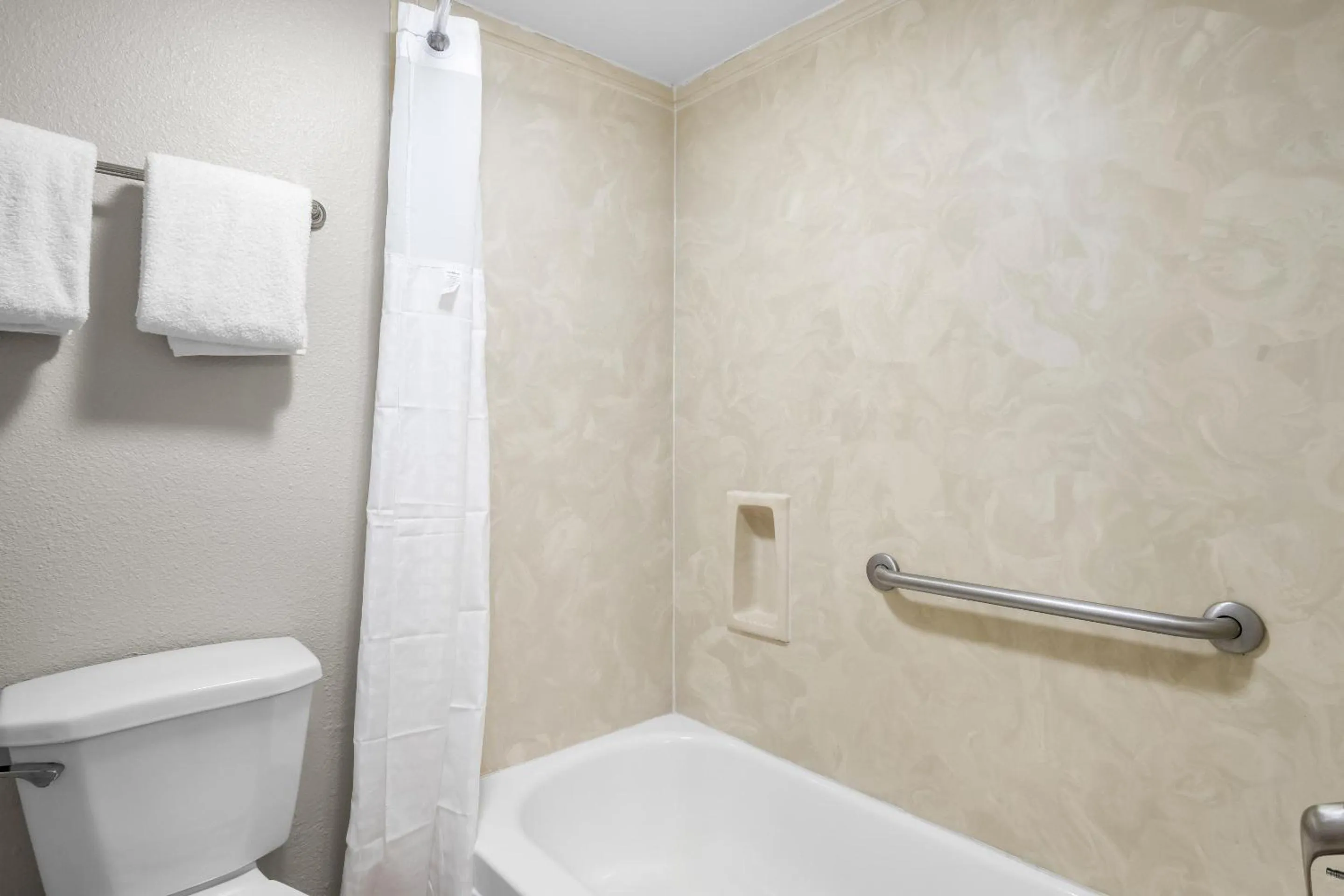 Rodeway Inn Waco Downtown near University