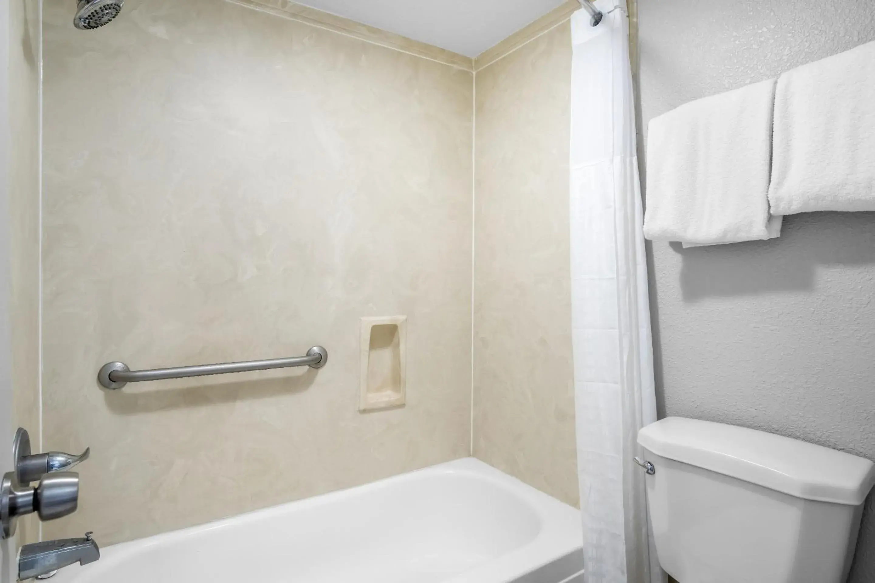 Standard Double Room in Rodeway Inn Waco Downtown near University Standard Double Room in Rodeway Inn Waco Downtown near University