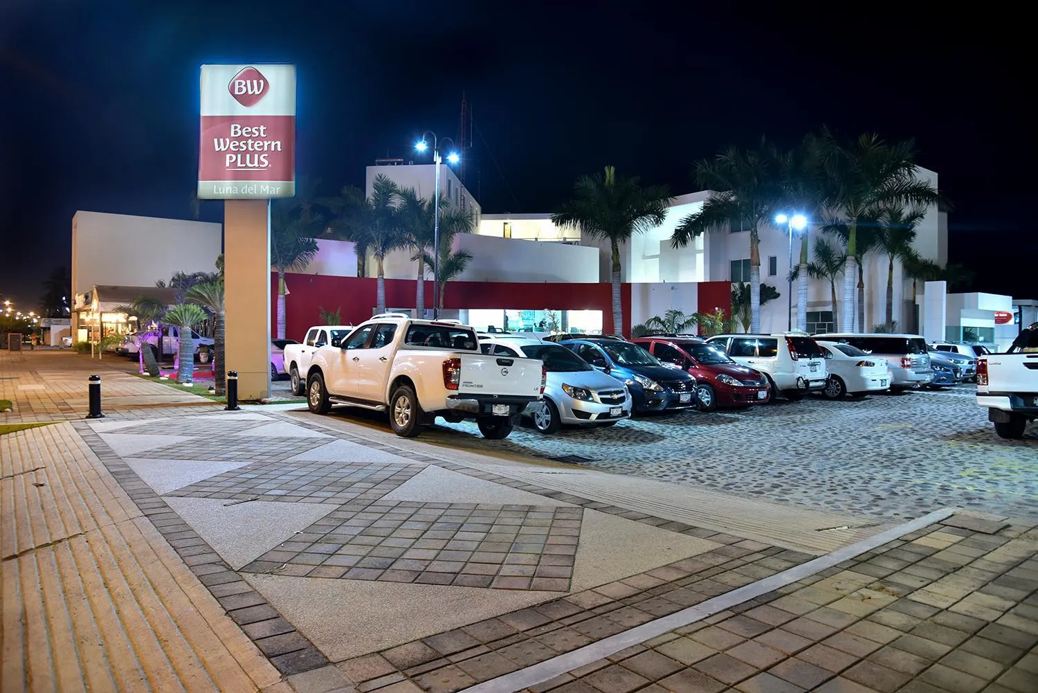 Facade/entrance, Property Building in Best Western Plus Luna del Mar
