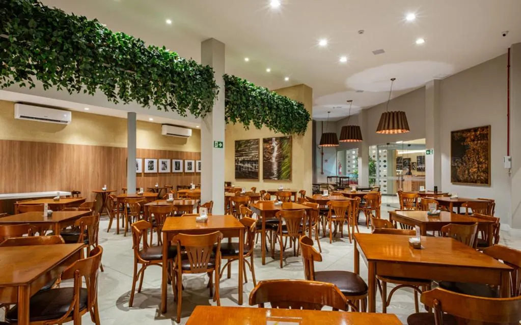 Restaurant/places to eat in Malibu Plaza Hotel