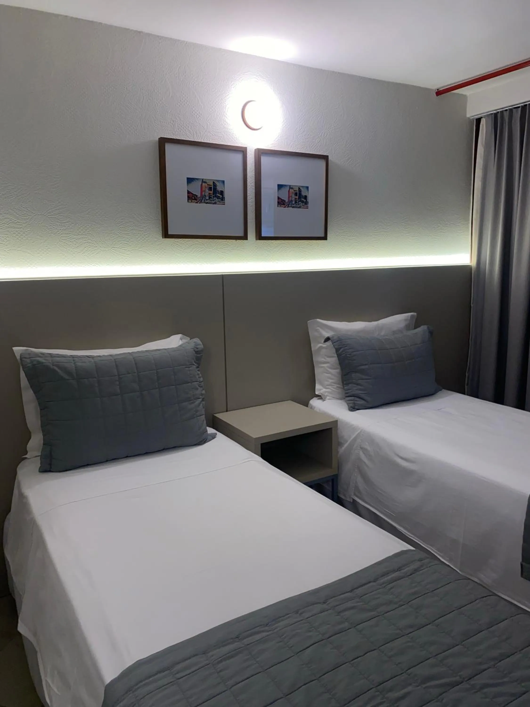 Bed in Malibu Plaza Hotel