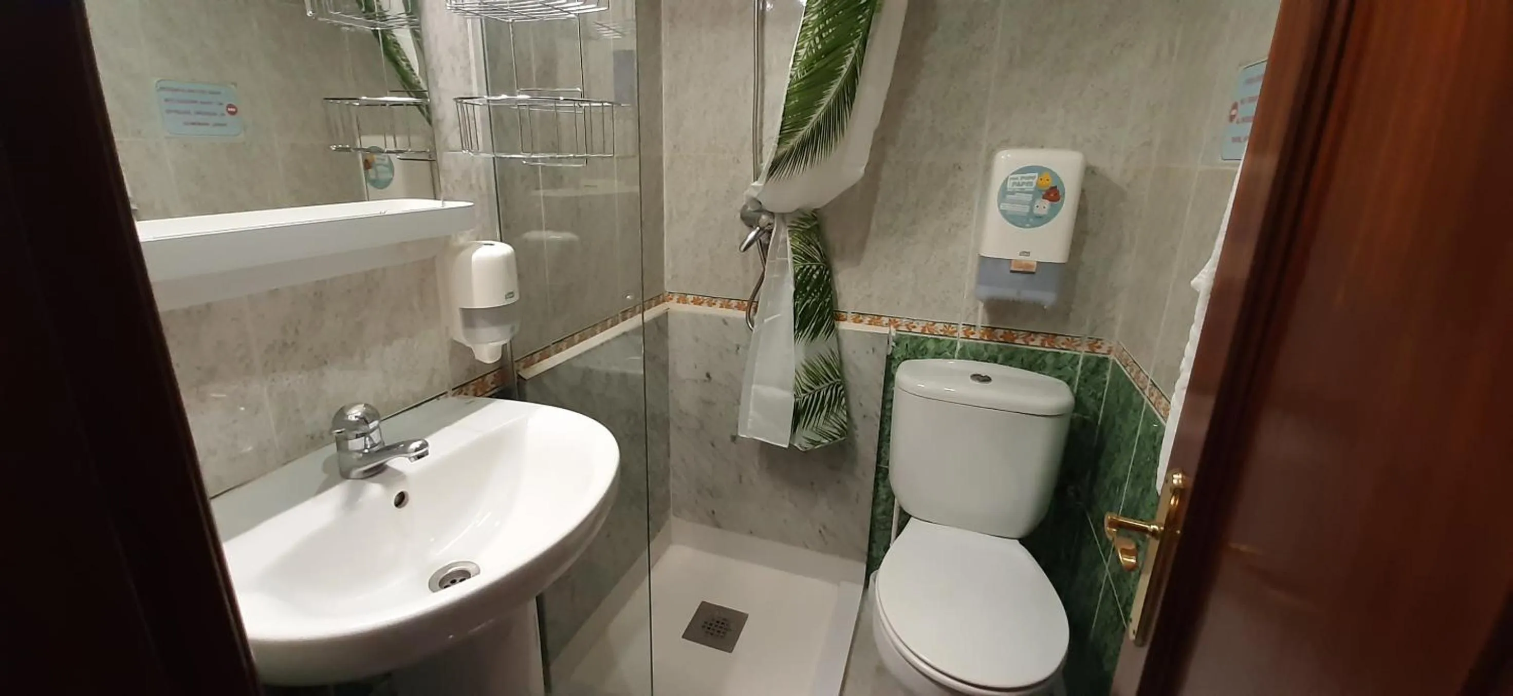 Bathroom in Hostal Verdemar