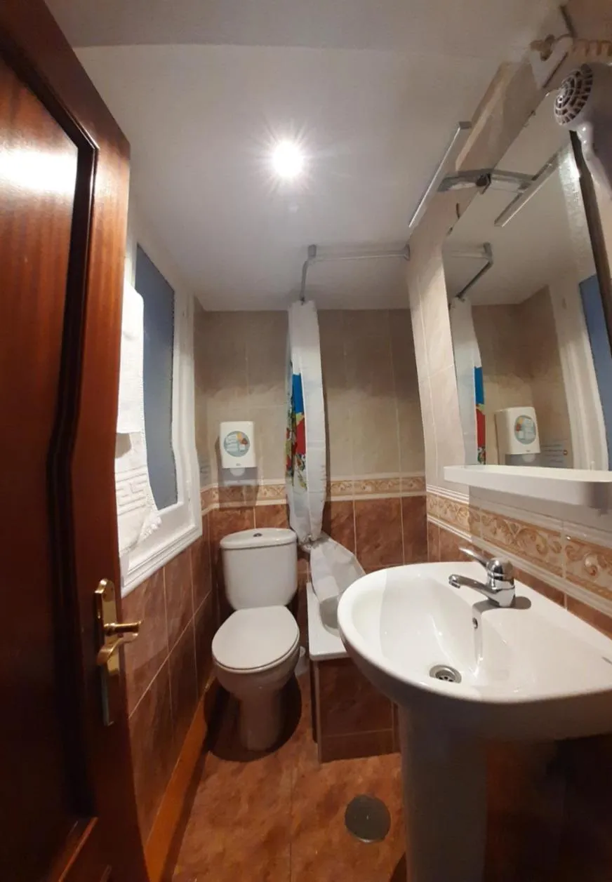 Bathroom in Hostal Verdemar
