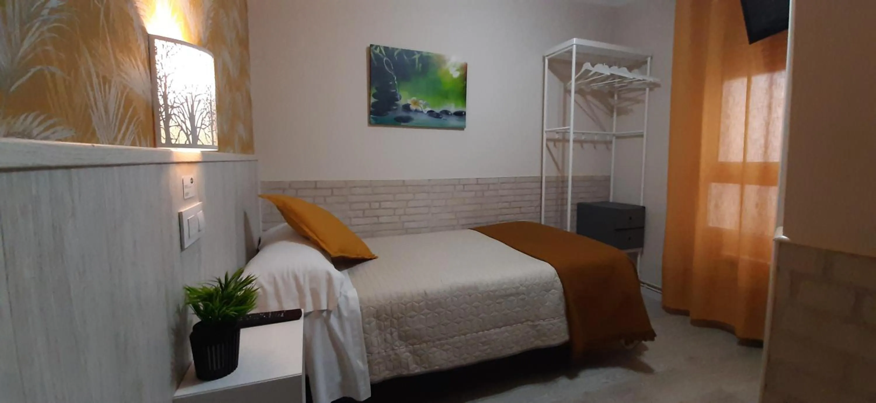 Bedroom, Bed in Hostal Verdemar