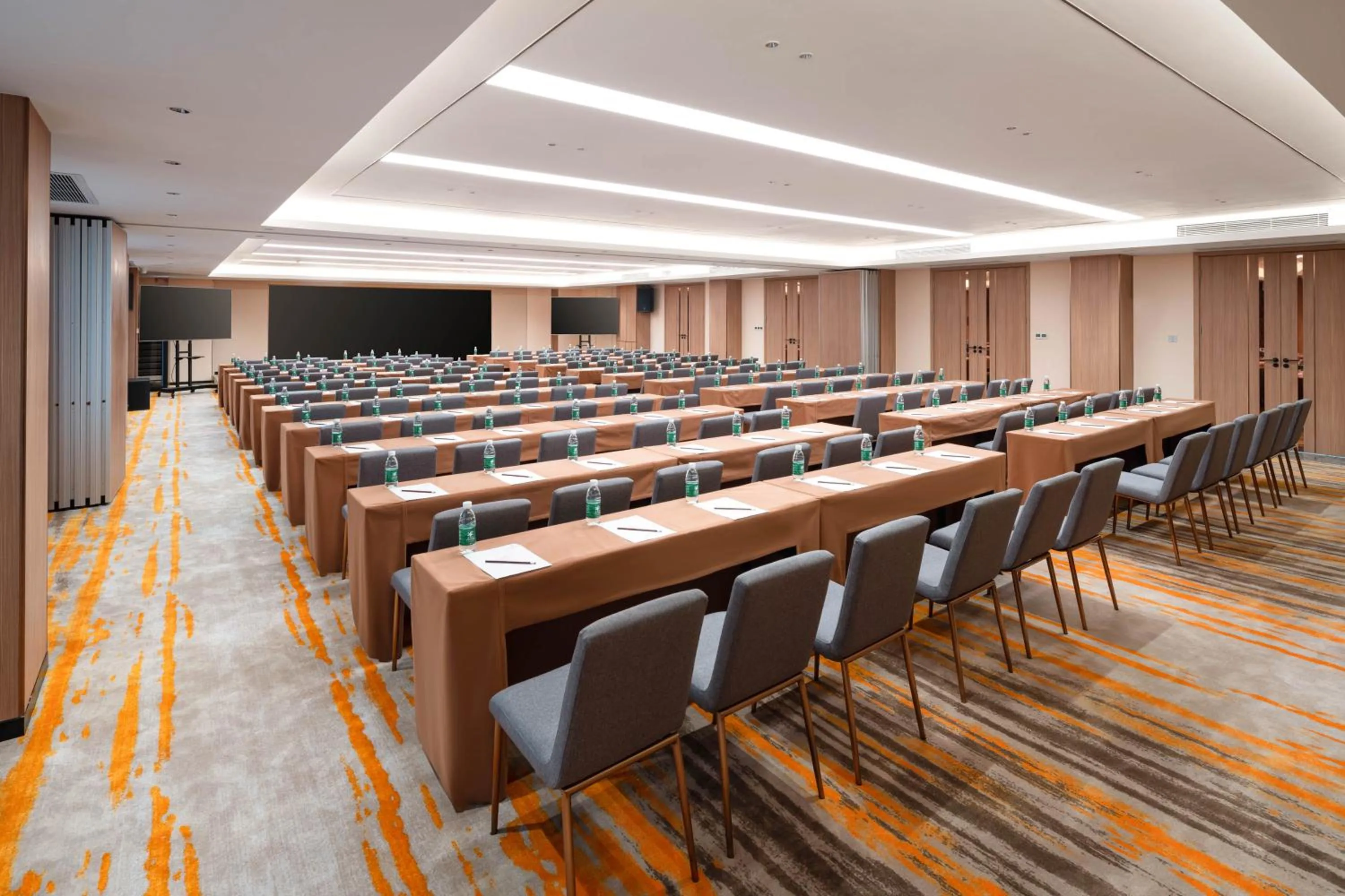 Meeting/conference room in Guangzhou Wogo Yuanbao Hotel-Zhujiang New Town