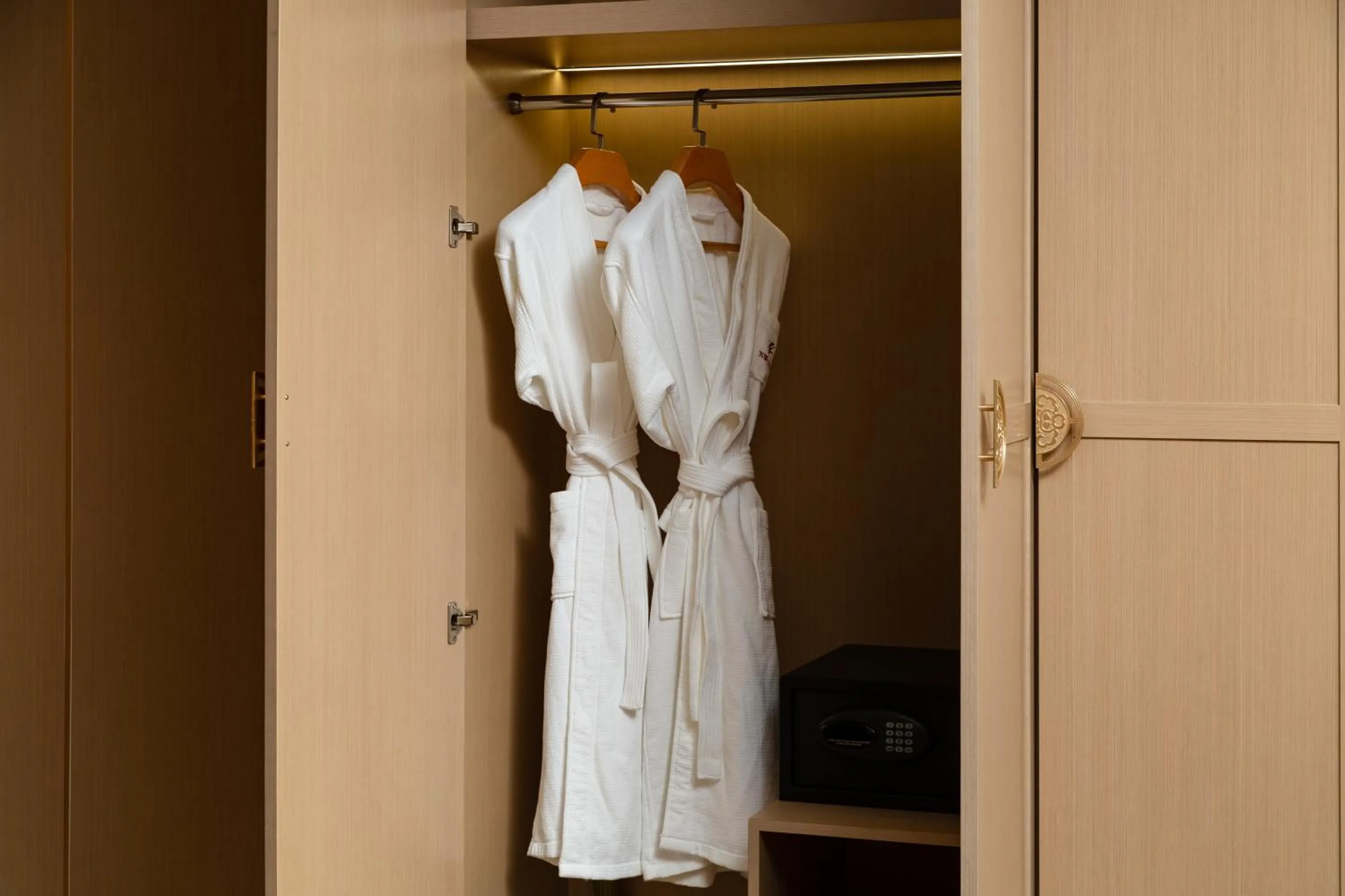 wardrobe in Guangzhou Wogo Yuanbao Hotel-Zhujiang New Town