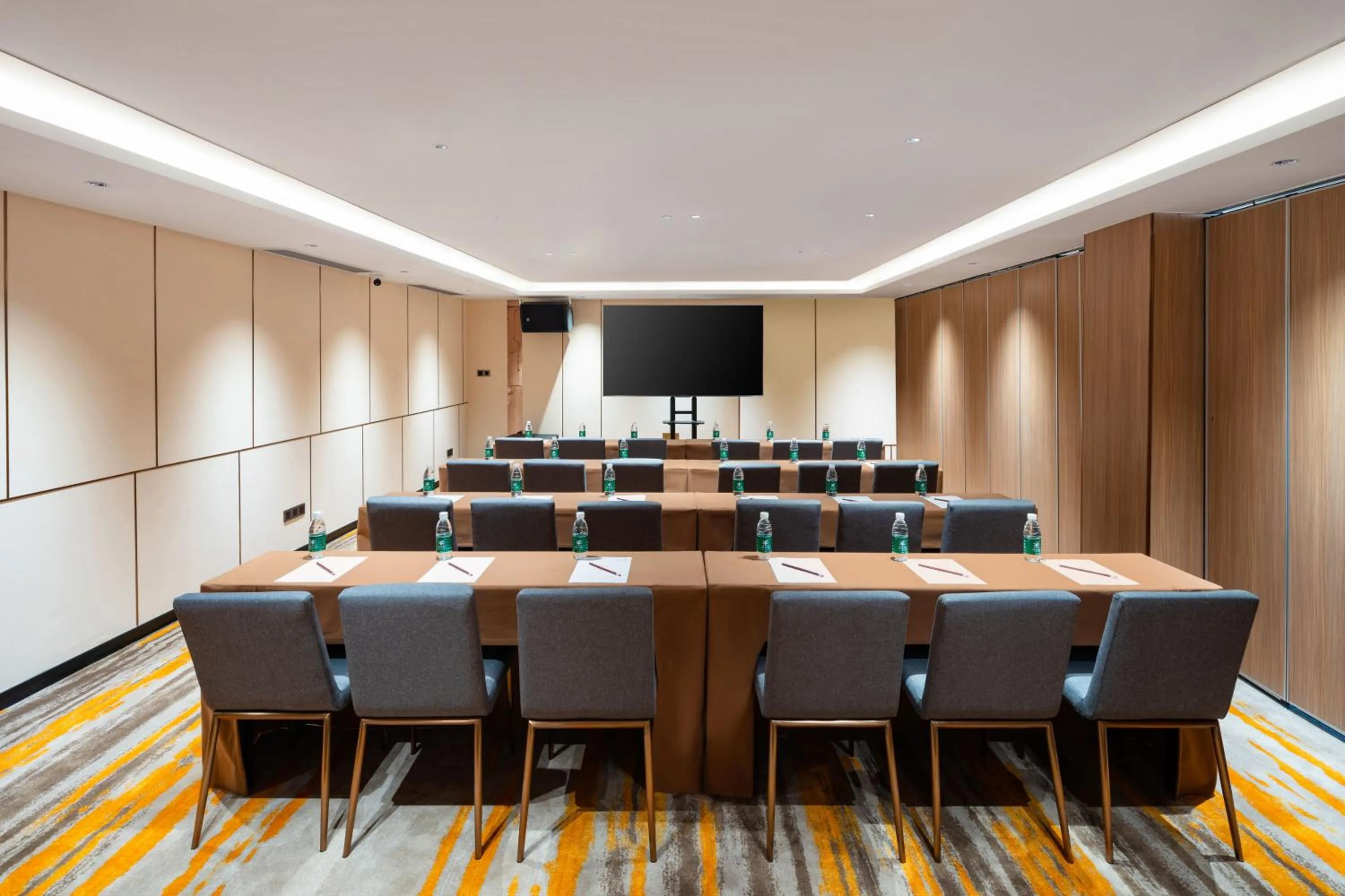 Meeting/conference room in Guangzhou Wogo Yuanbao Hotel-Zhujiang New Town