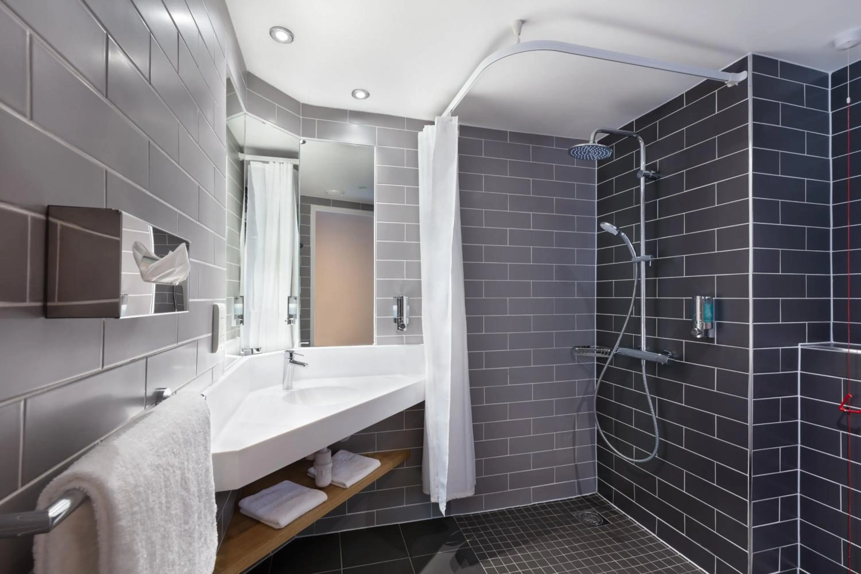 Photo of the whole room in Holiday Inn Express Strathclyde Park M74, Jct 5 by IHG