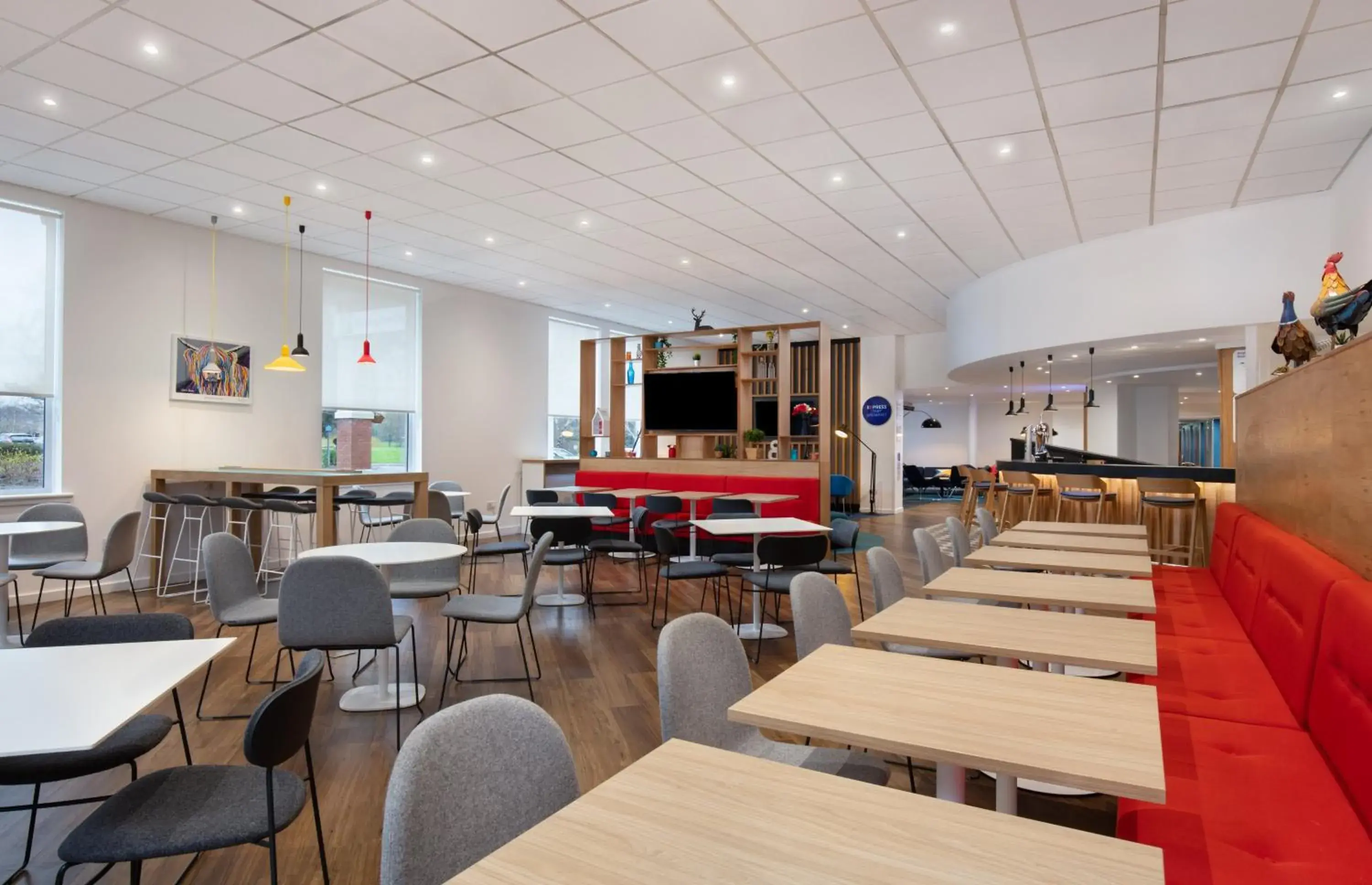 Property building in Holiday Inn Express Strathclyde Park M74, Jct 5 by IHG Property building in Holiday Inn Express Strathclyde Park M74, Jct 5 by IHG