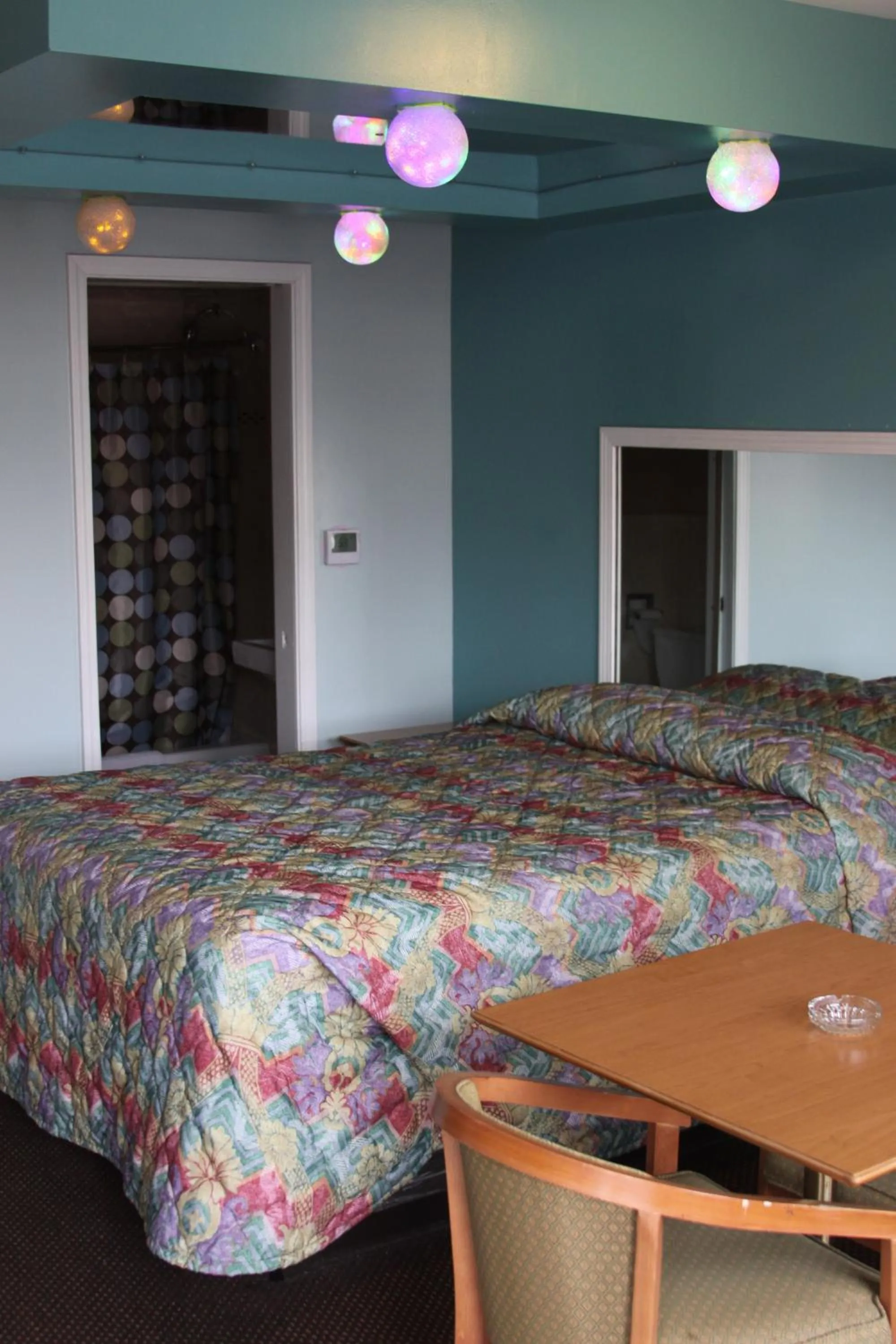 Bedroom, Bed in New Relax Inn Bridgeview