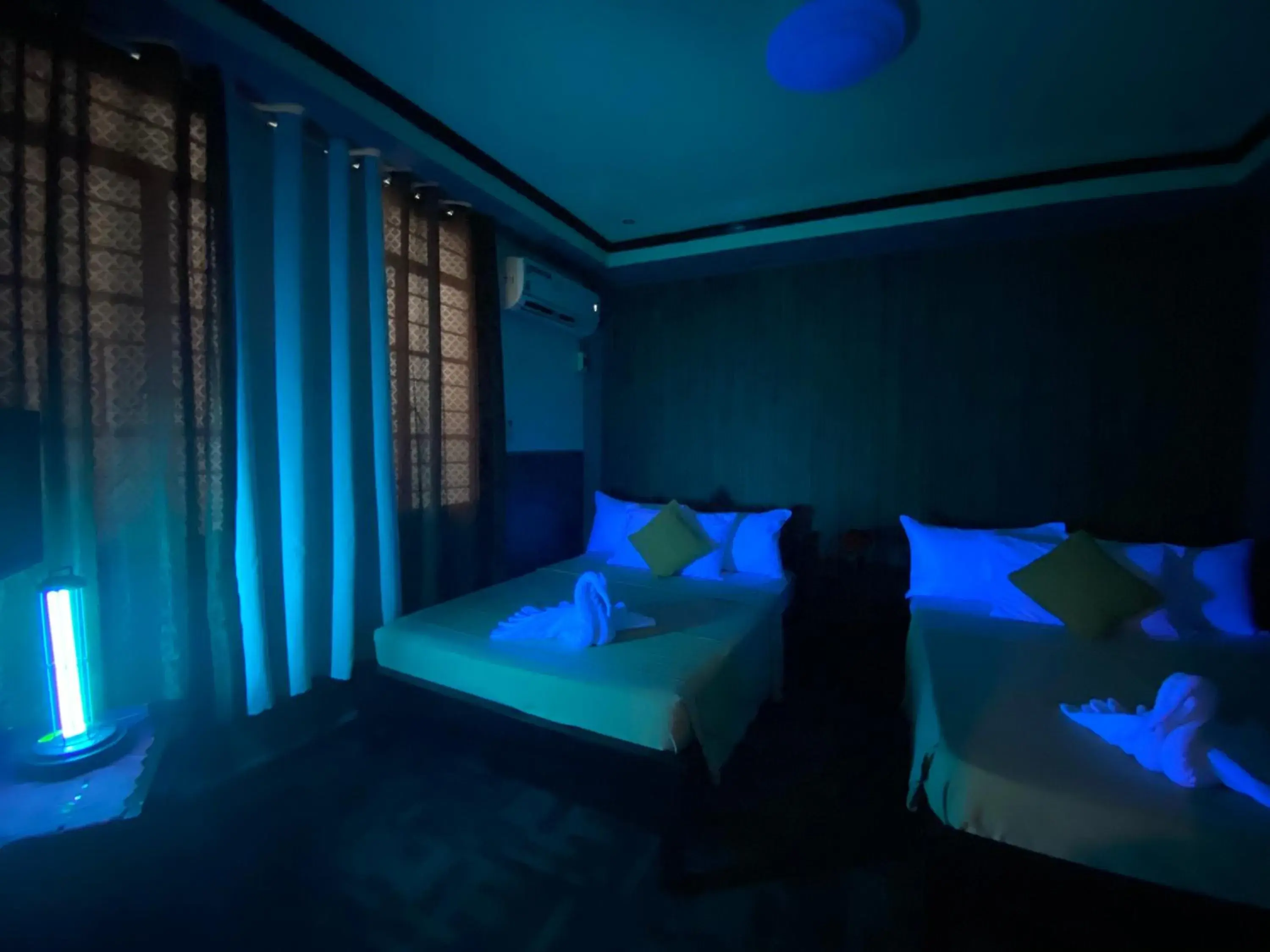 Bed in Amax Inn Makati Bed in Amax Inn Makati