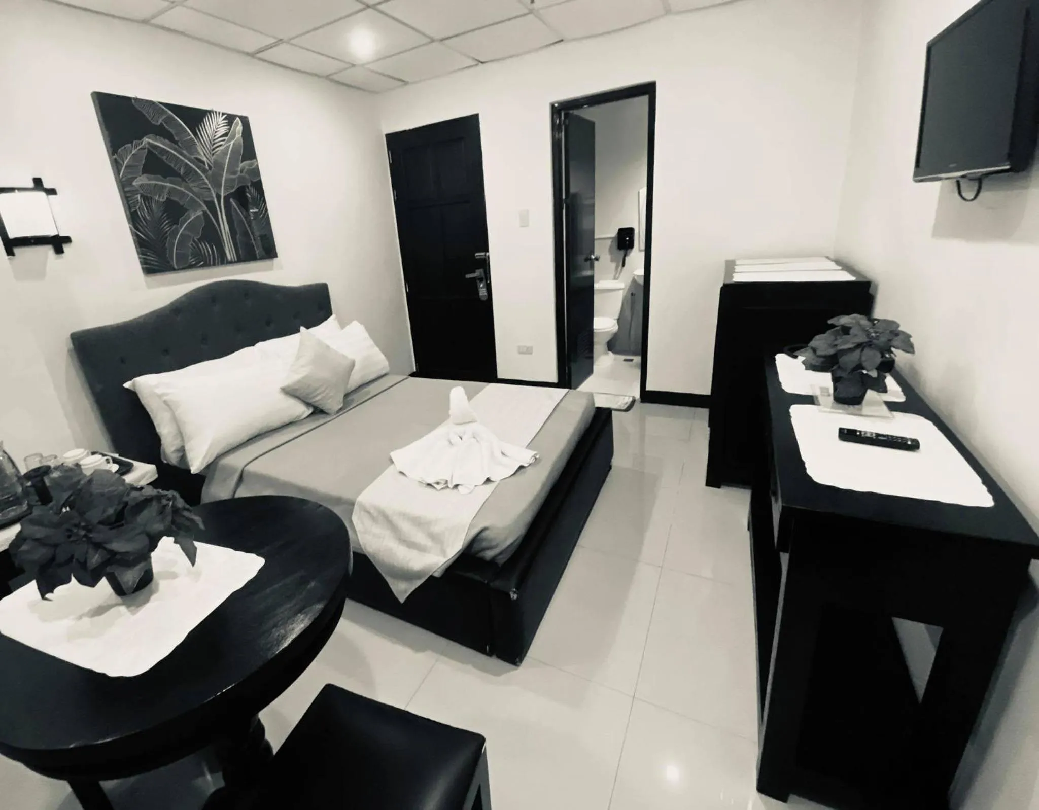 Bed in Amax Inn Makati