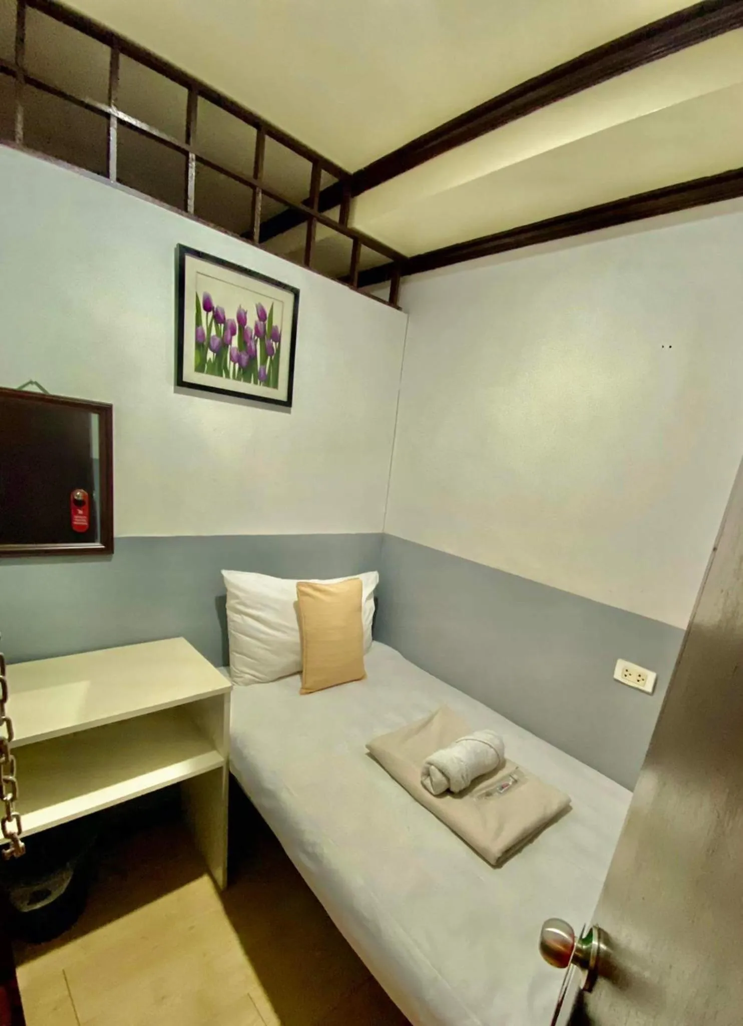 Bed in Amax Inn Makati