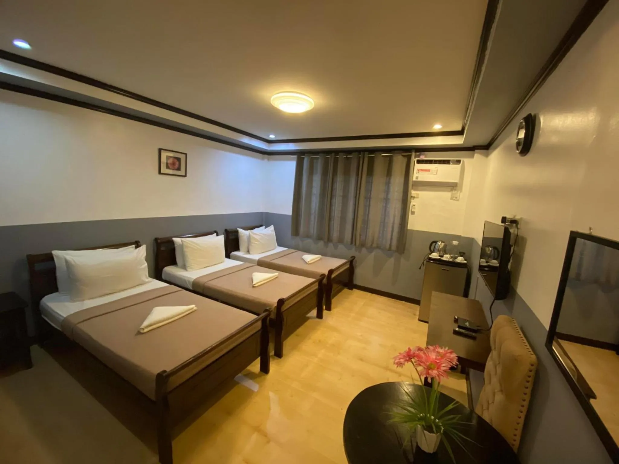 Bed in Amax Inn Makati