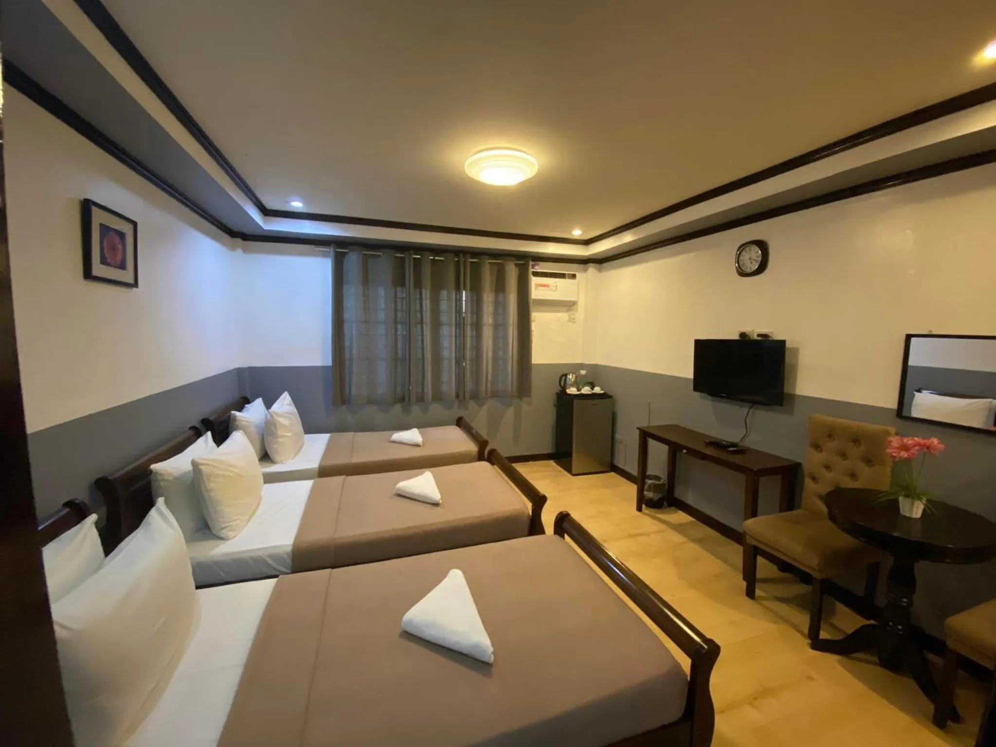 Bed in Amax Inn Makati