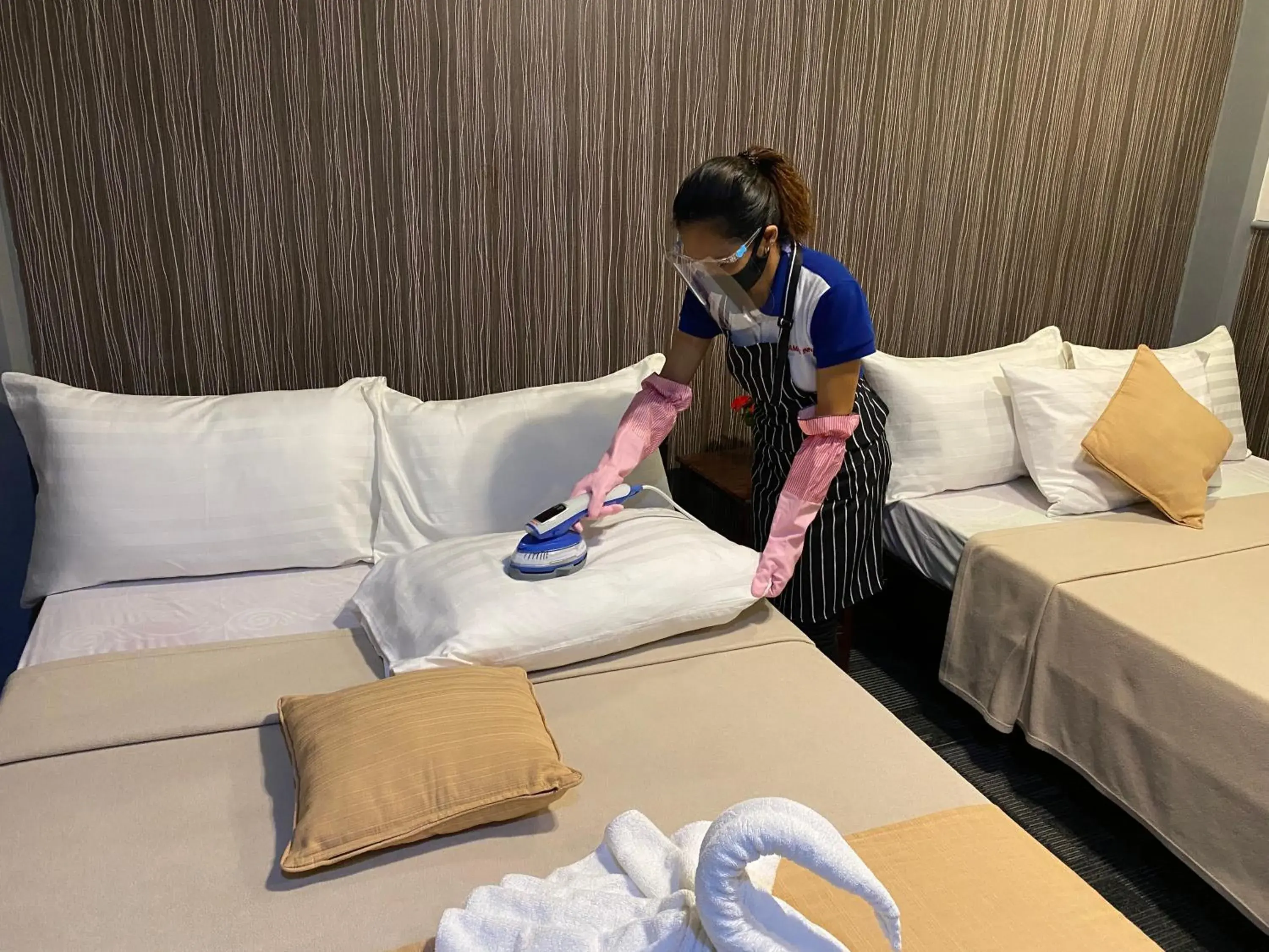 Bed in Amax Inn Makati Bed in Amax Inn Makati