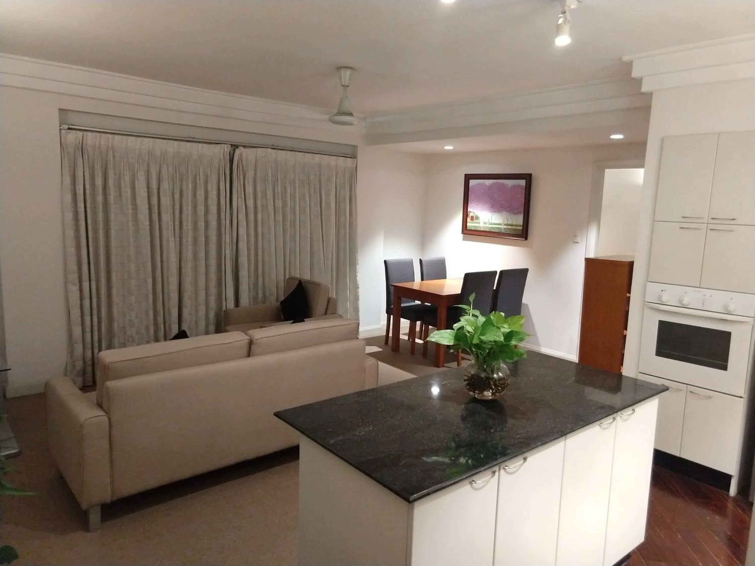 Downtown Retro Serviced Apartment