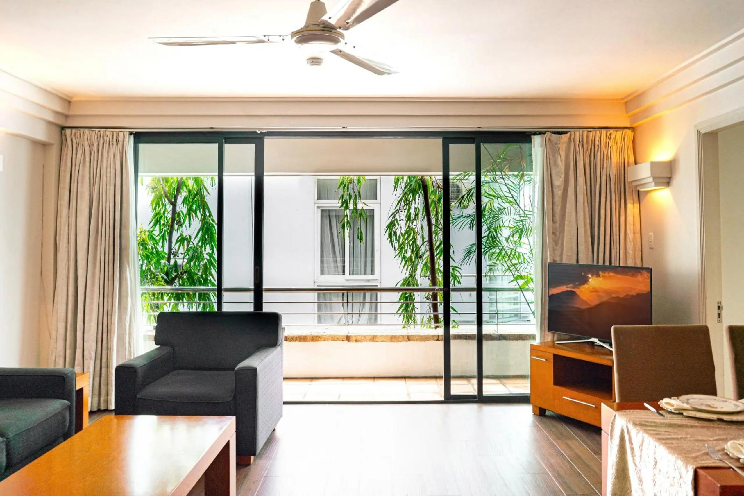 Downtown Retro Serviced Apartment