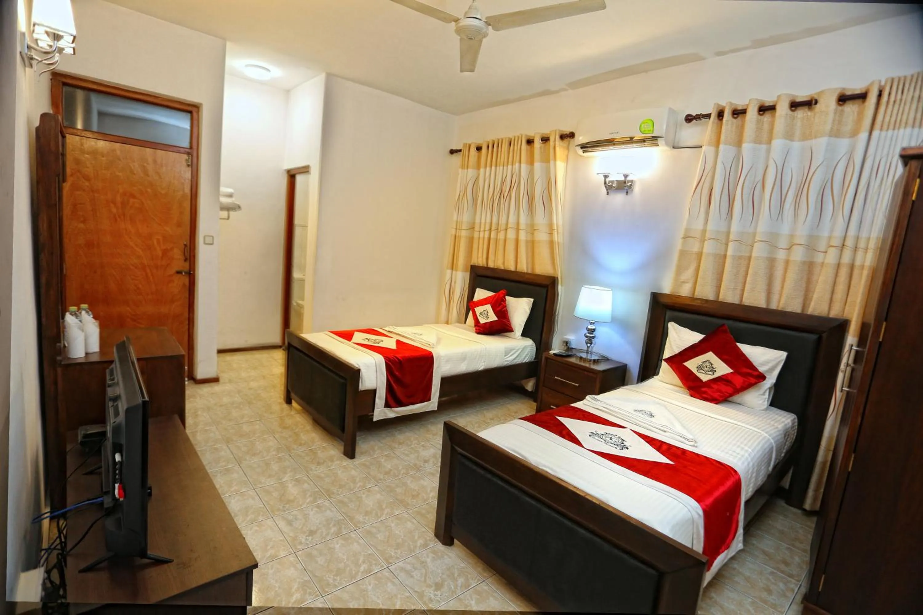 Bedroom, Bed in Asian Grand Hotel